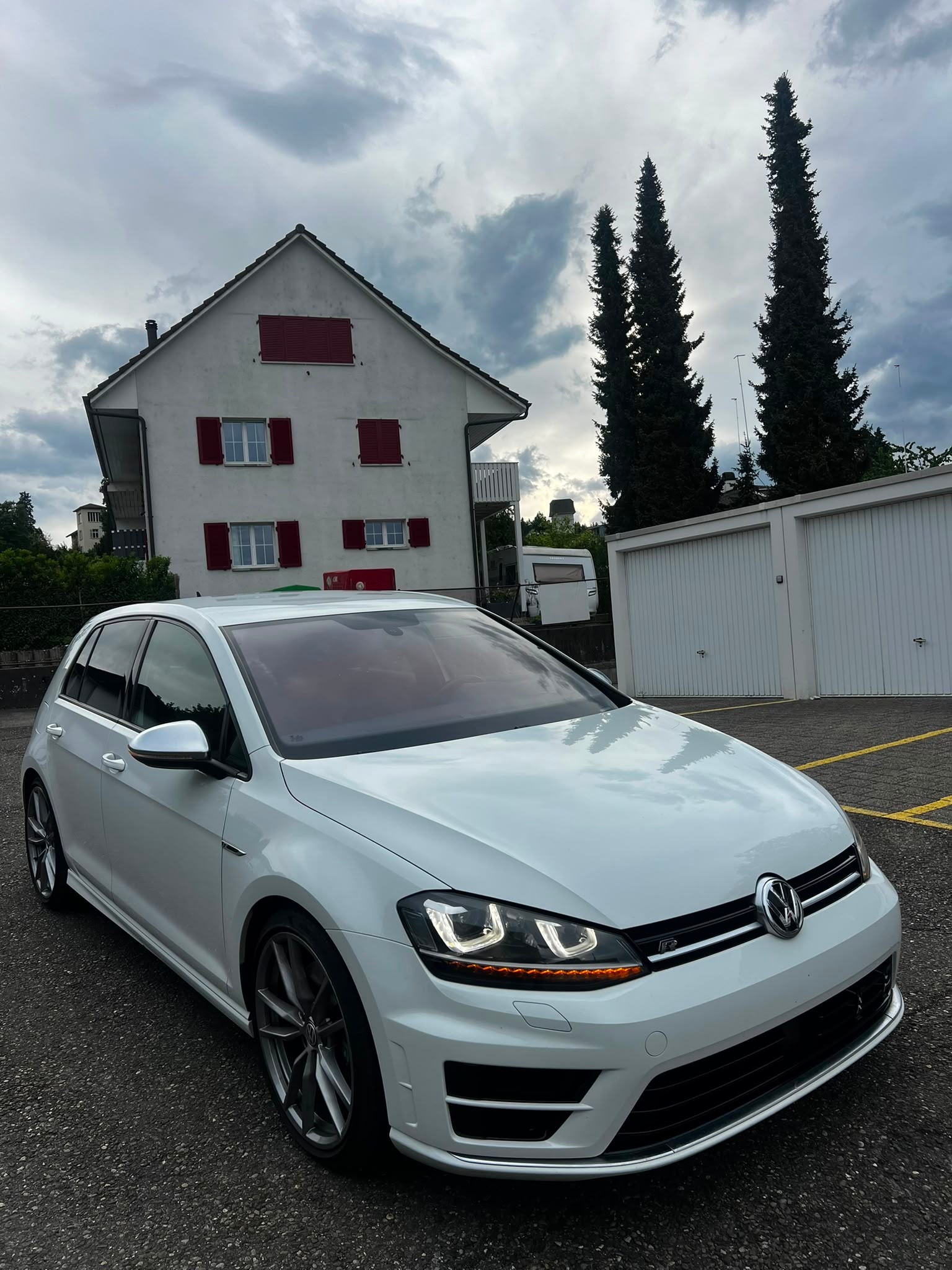 VW Golf 2.0 TSI R 4Motion DSG-image-2