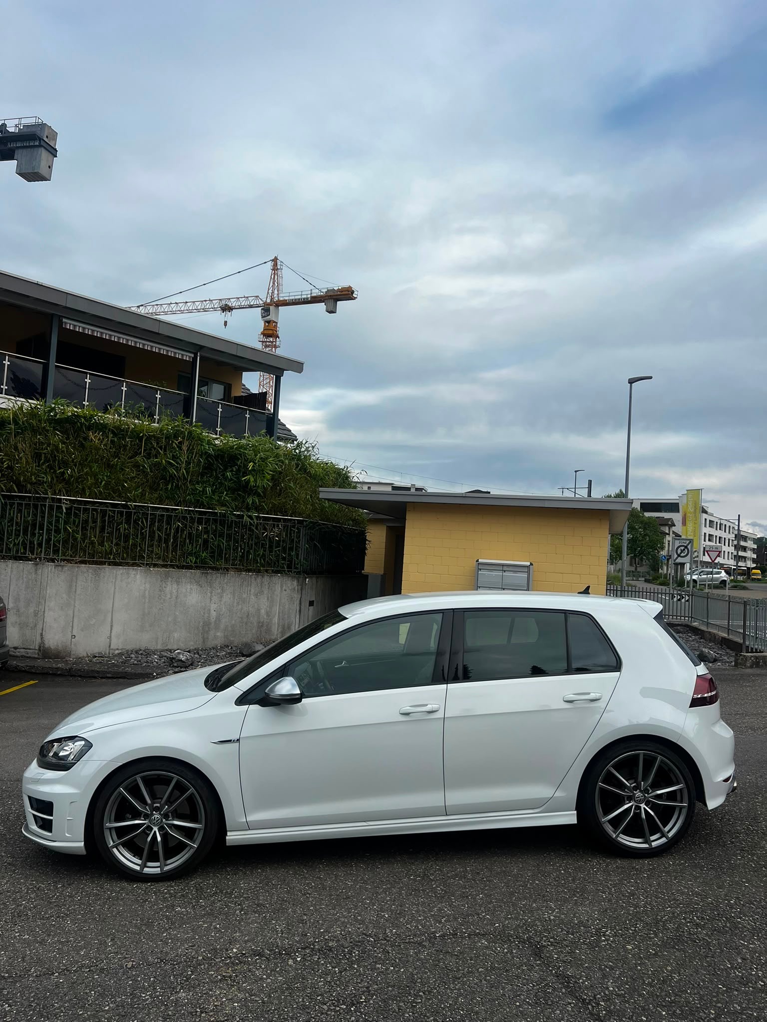 VW Golf 2.0 TSI R 4Motion DSG-image-5