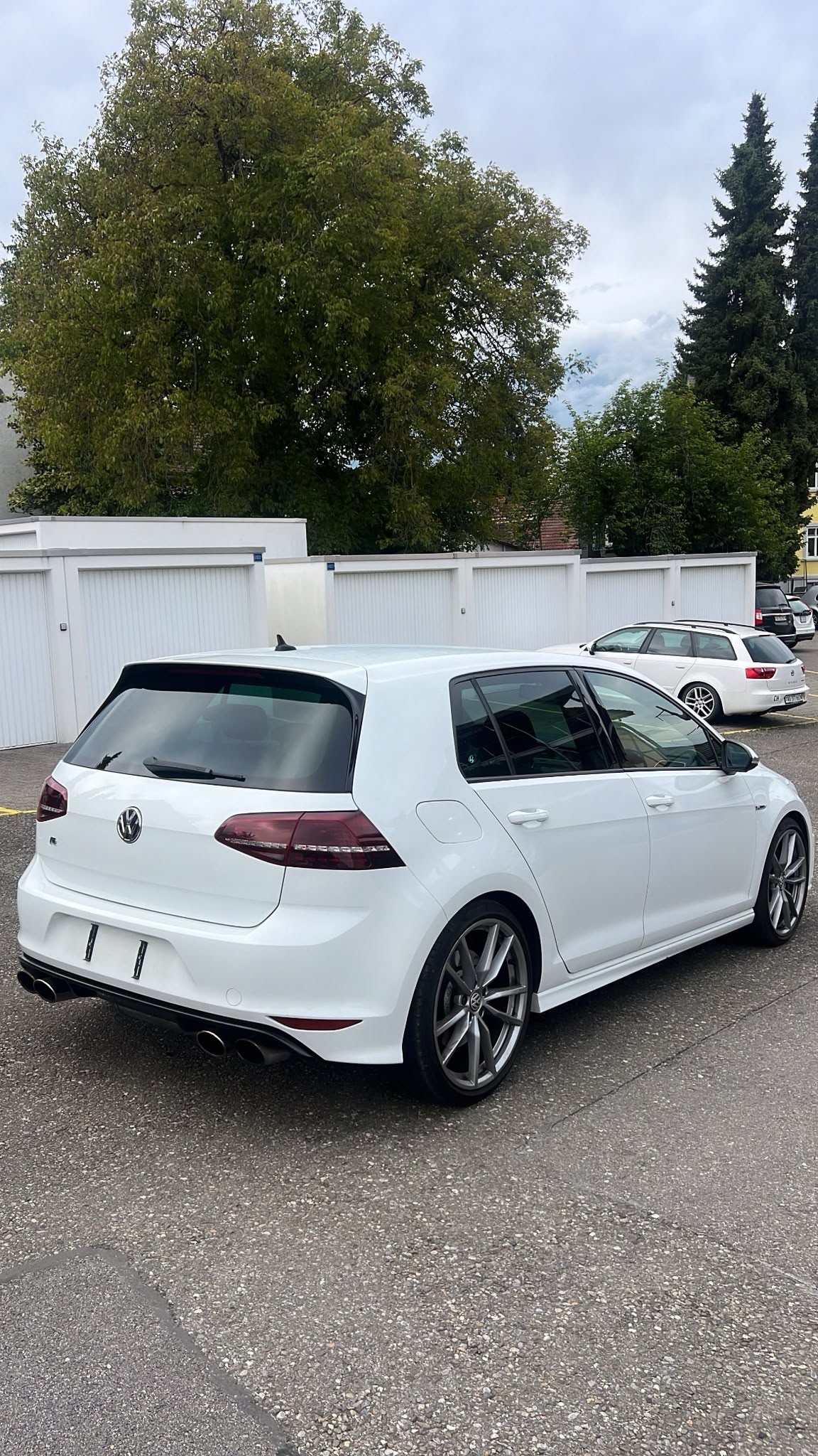 VW Golf 2.0 TSI R 4Motion DSG-image-4