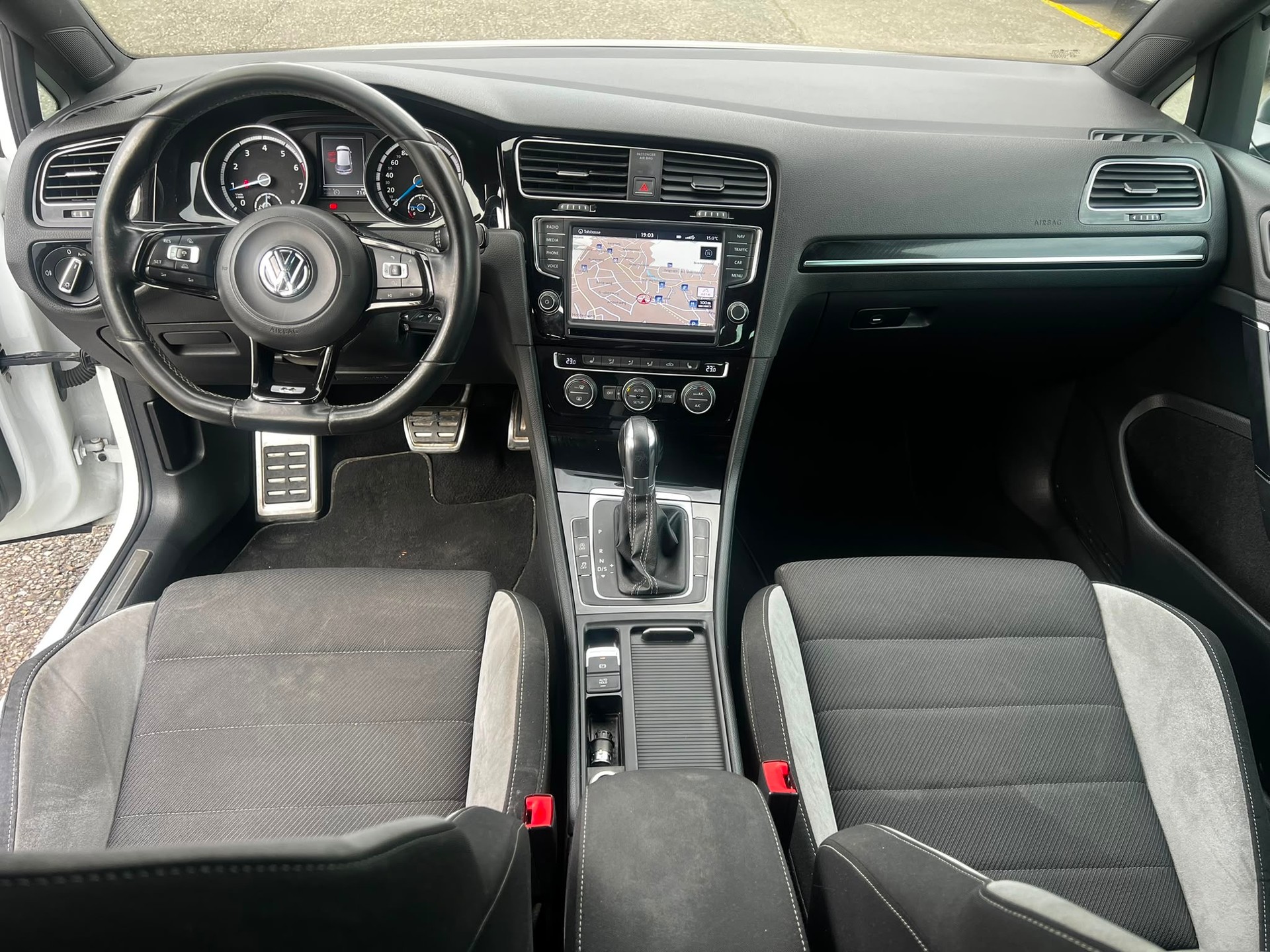 VW Golf 2.0 TSI R 4Motion DSG-image-10