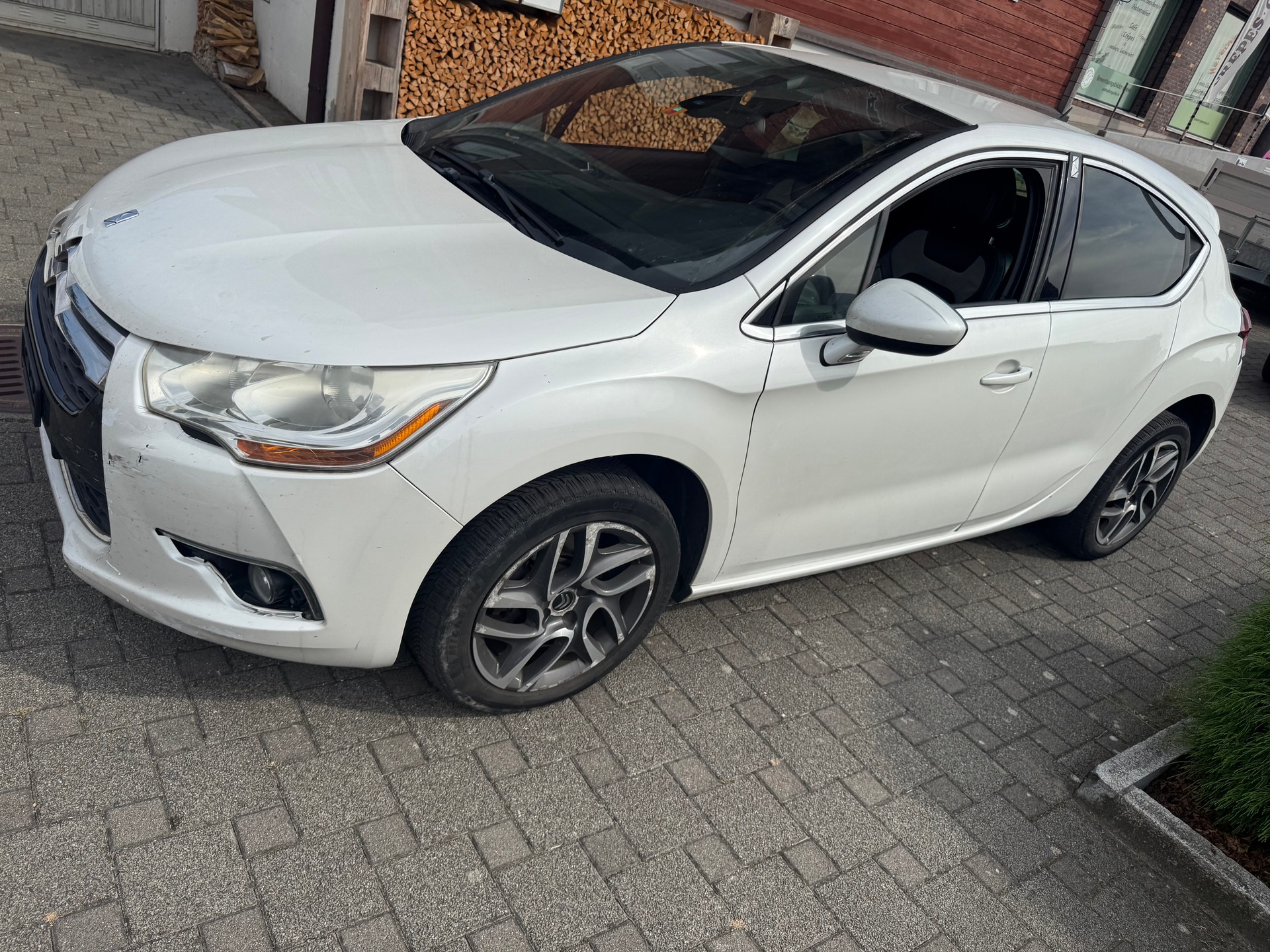 DS AUTOMOBILES DS4 1.6 THP SO Chic Automatic-image-0