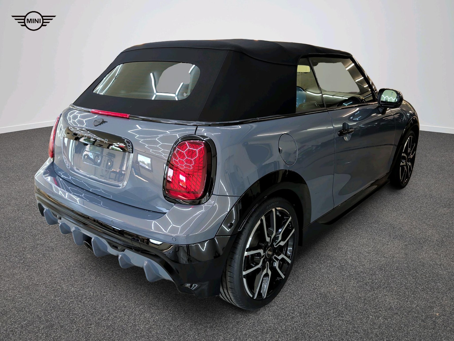 MINI John Cooper Works Cabrio-image-3