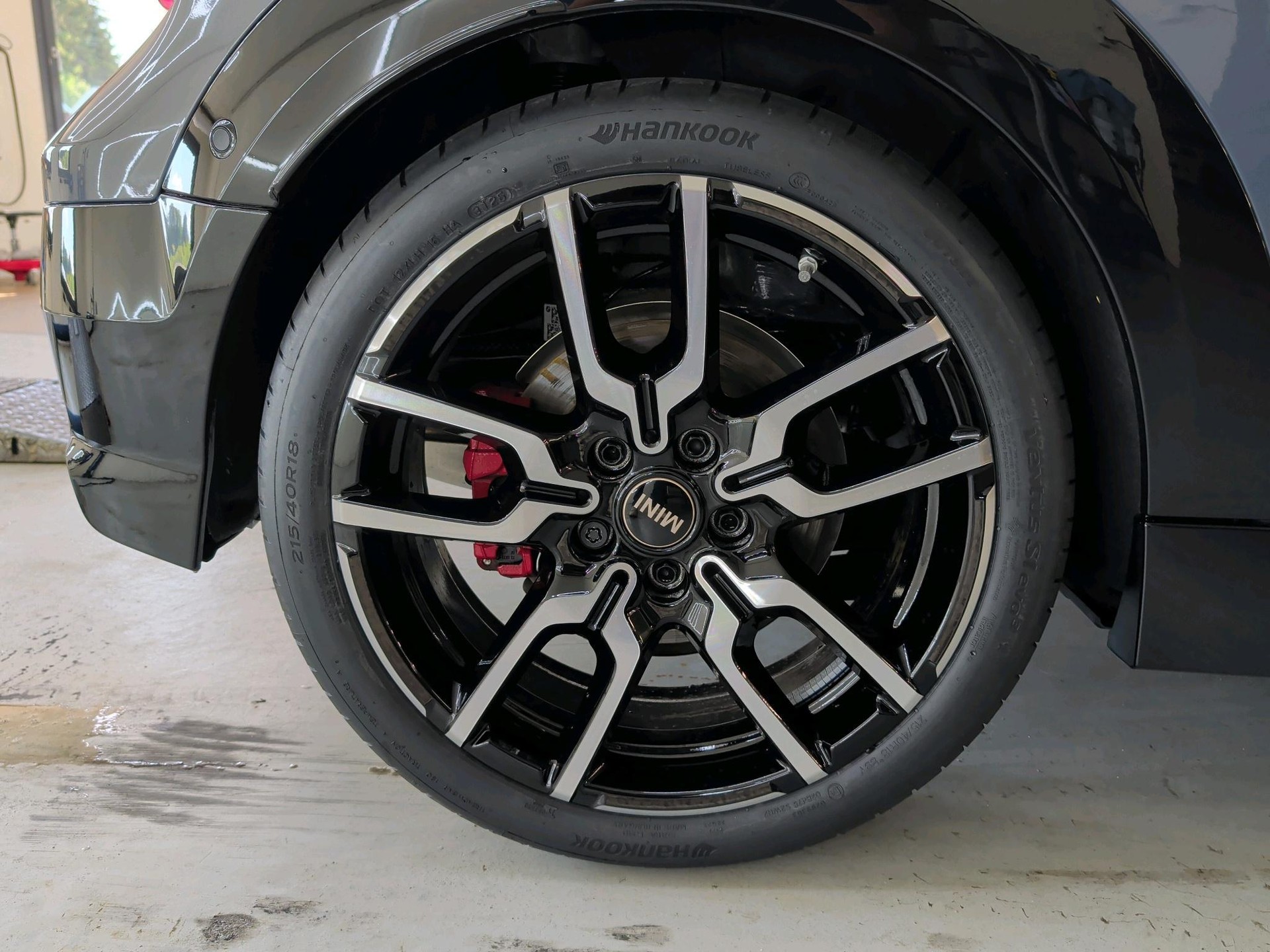 MINI John Cooper Works Cabrio-image-7