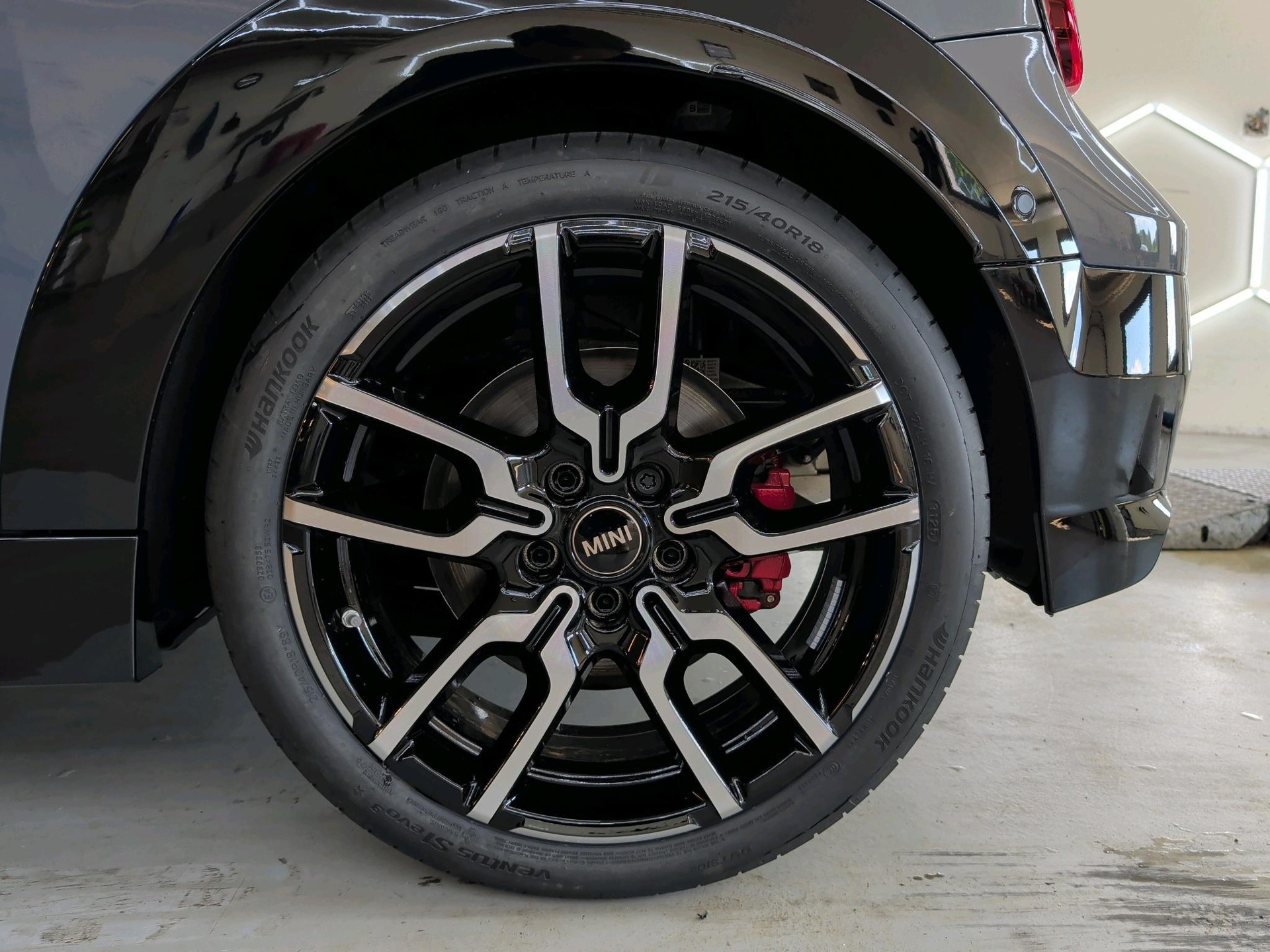 MINI John Cooper Works Cabrio-image-6