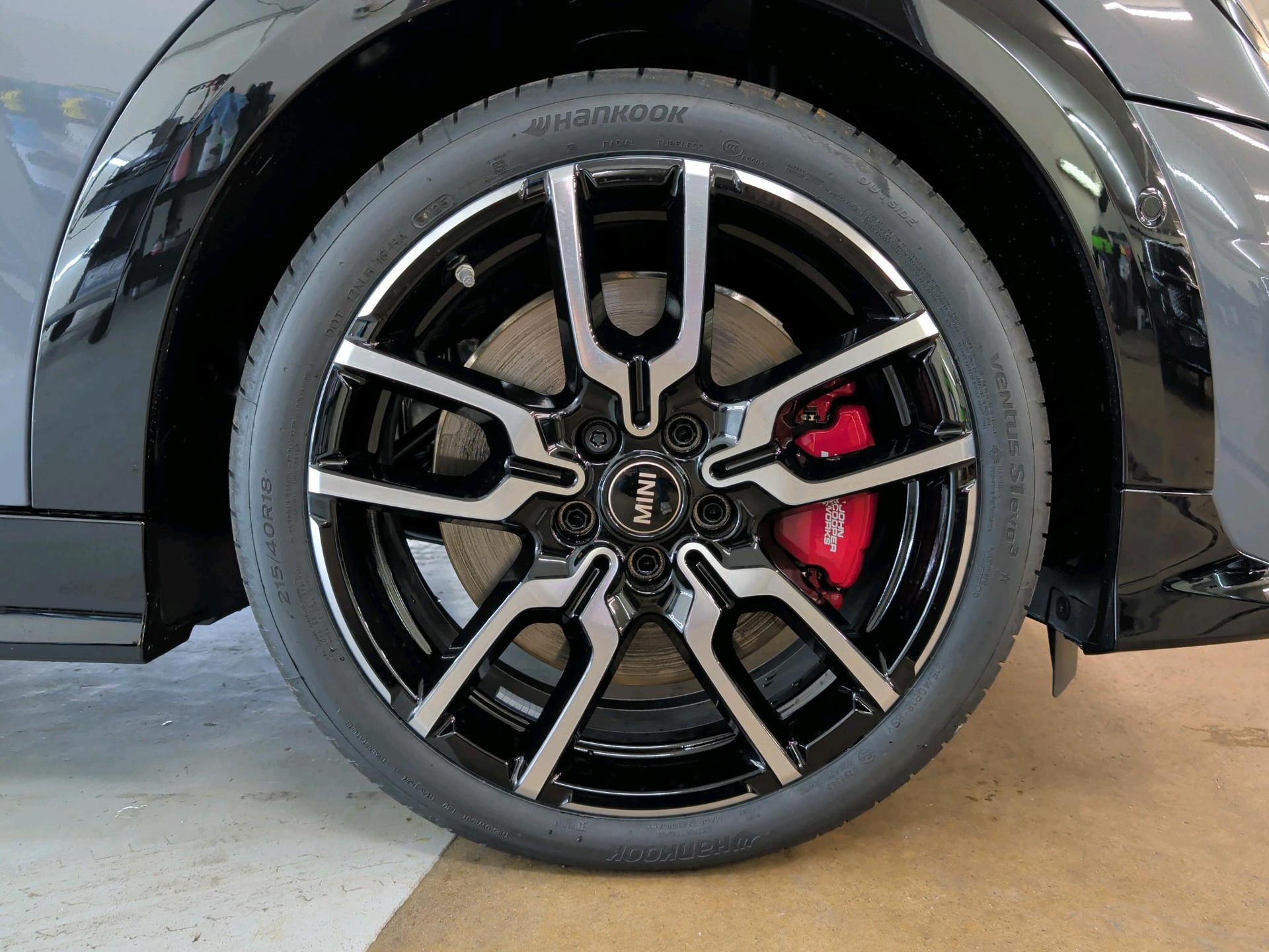 MINI John Cooper Works Cabrio-image-9