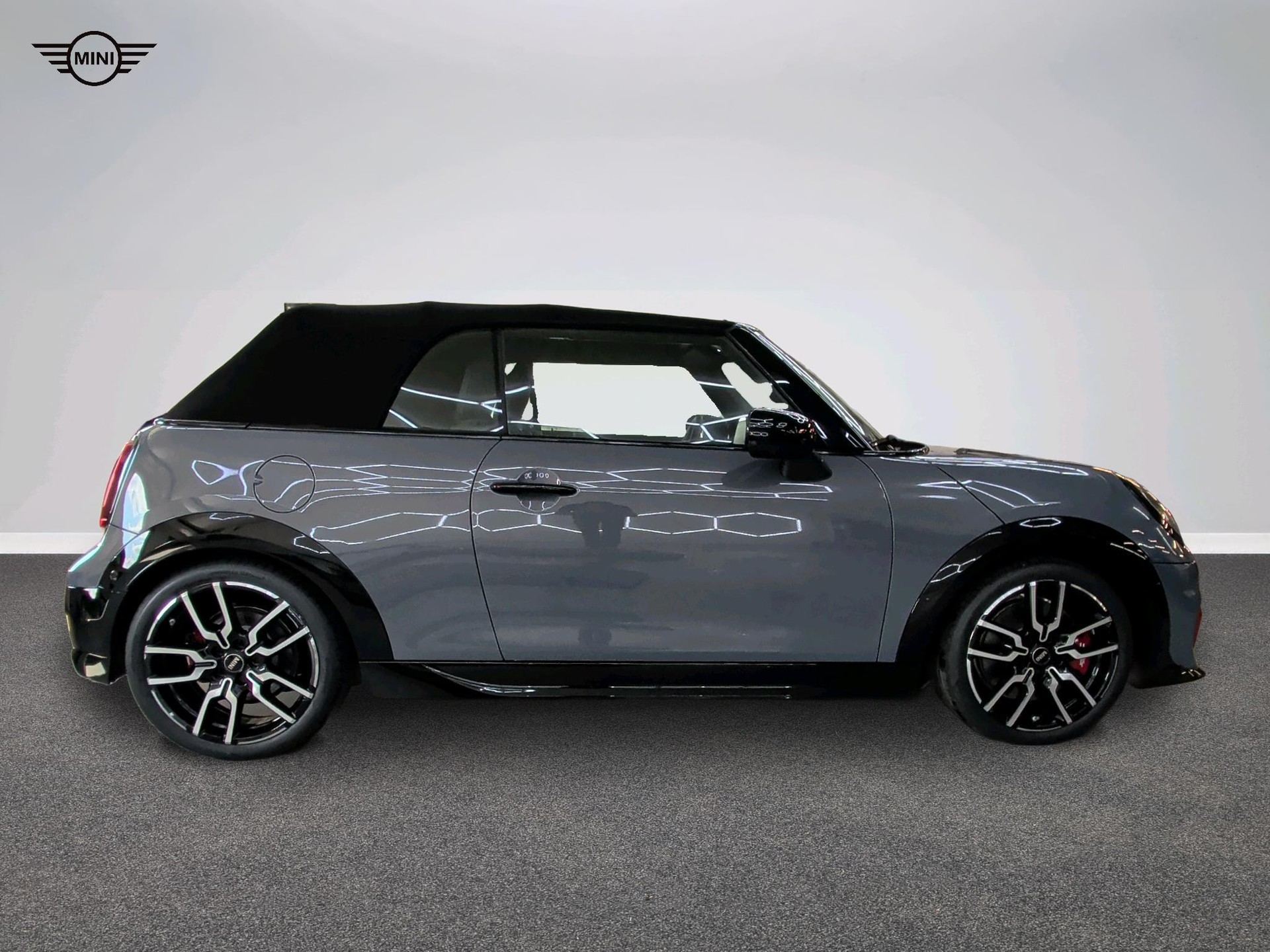 MINI John Cooper Works Cabrio-image-1