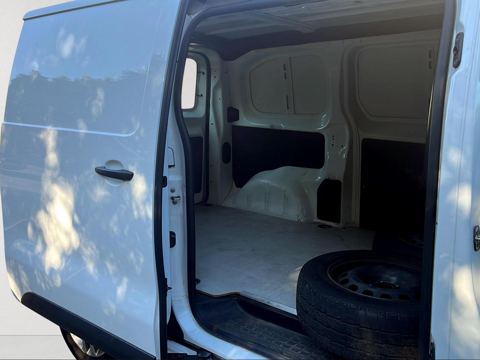 PEUGEOT Expert 2.0 BlueHDi 120 Confort Standard-image-8