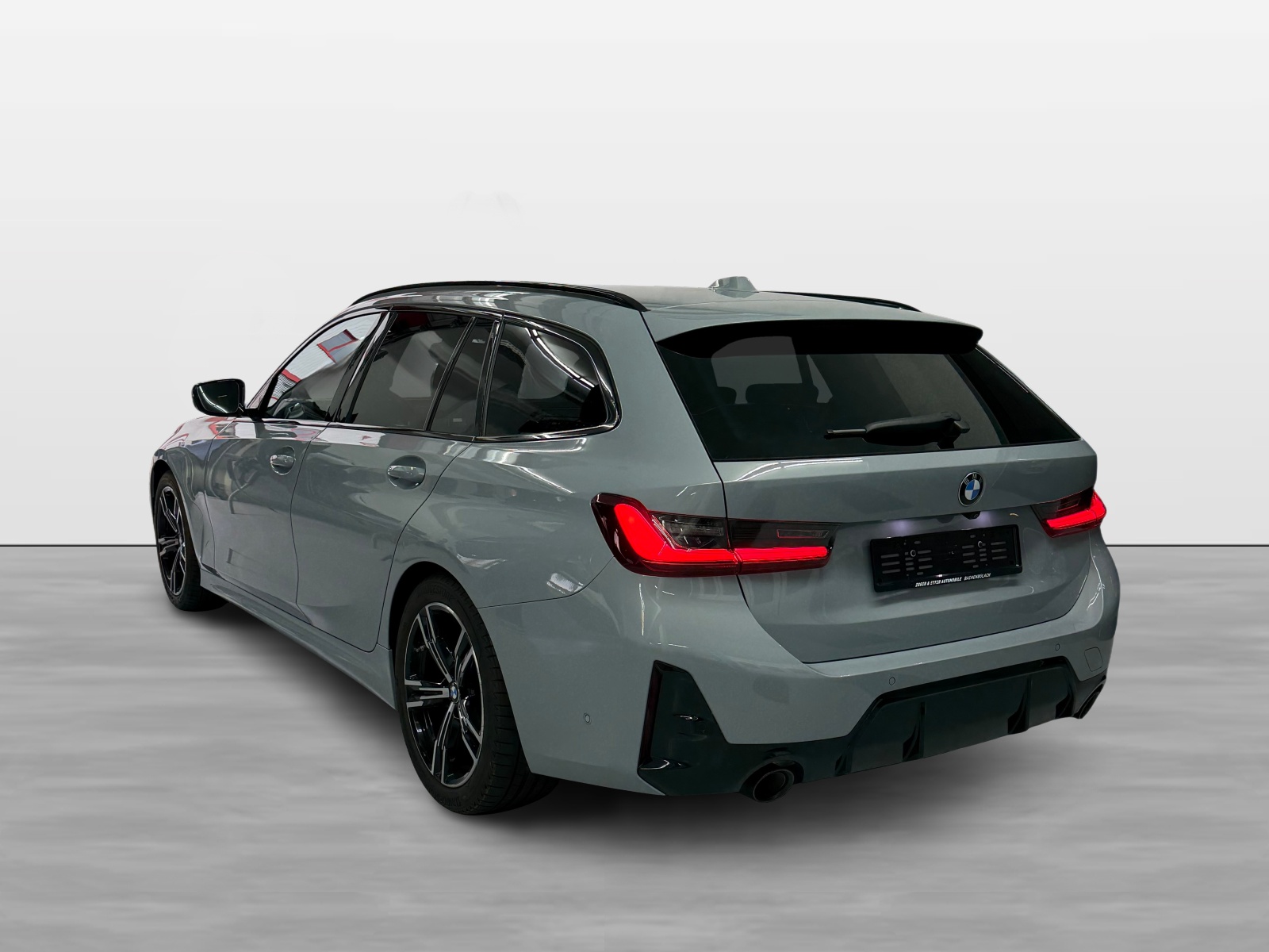 BMW 318i Touring Steptronic M Sport-image-3