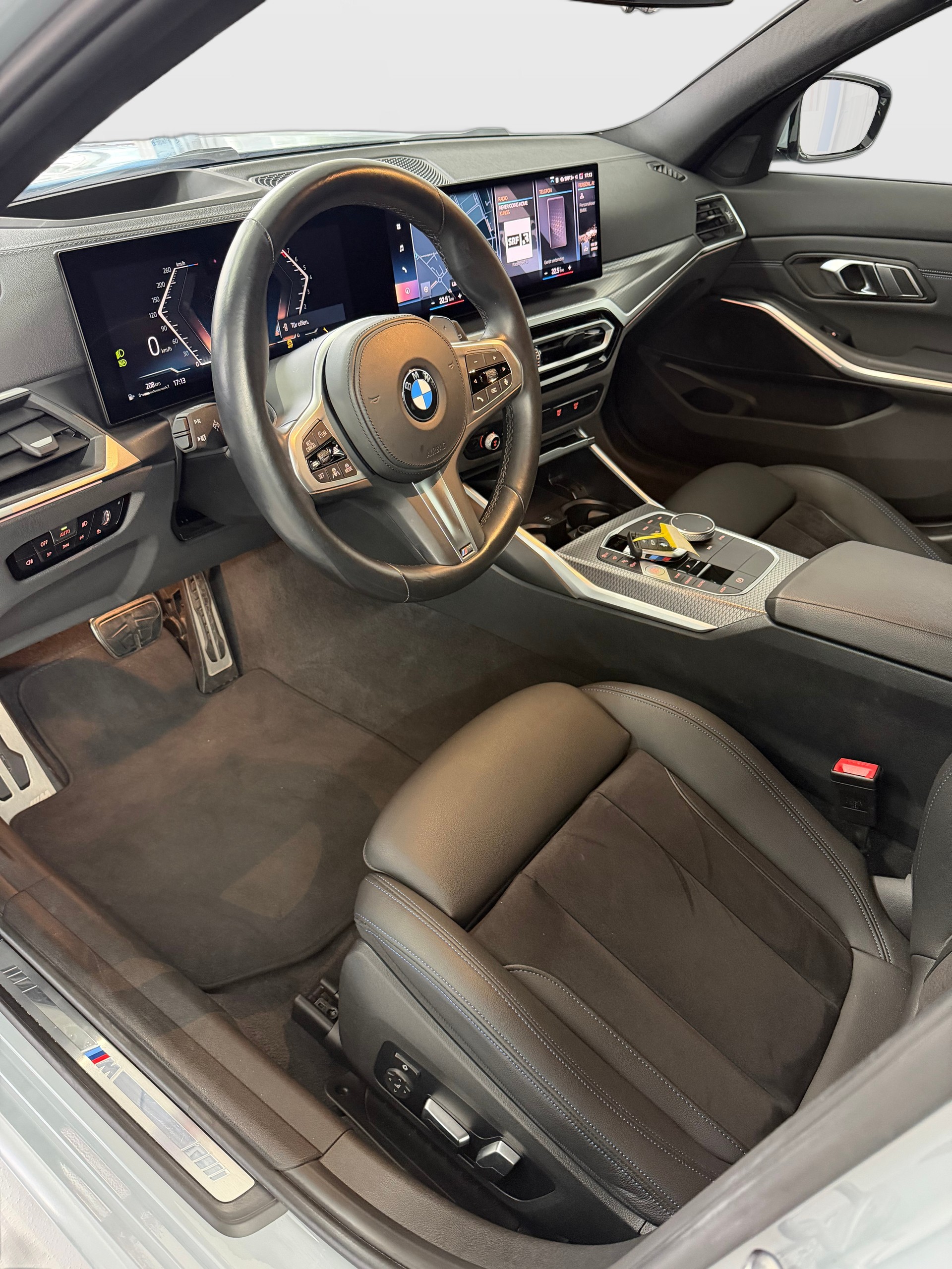 BMW 318i Touring Steptronic M Sport-image-7