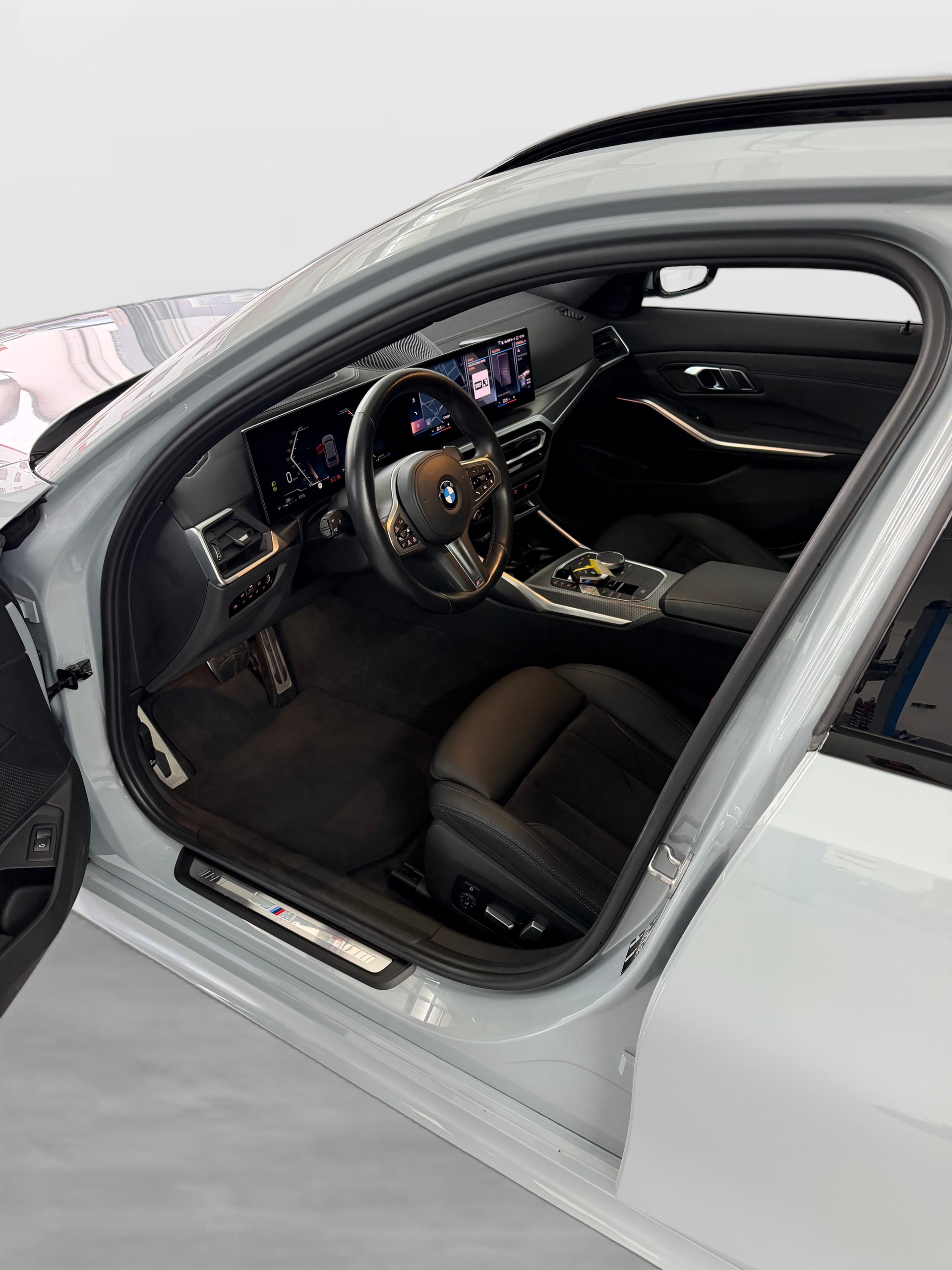 BMW 318i Touring Steptronic M Sport-image-6
