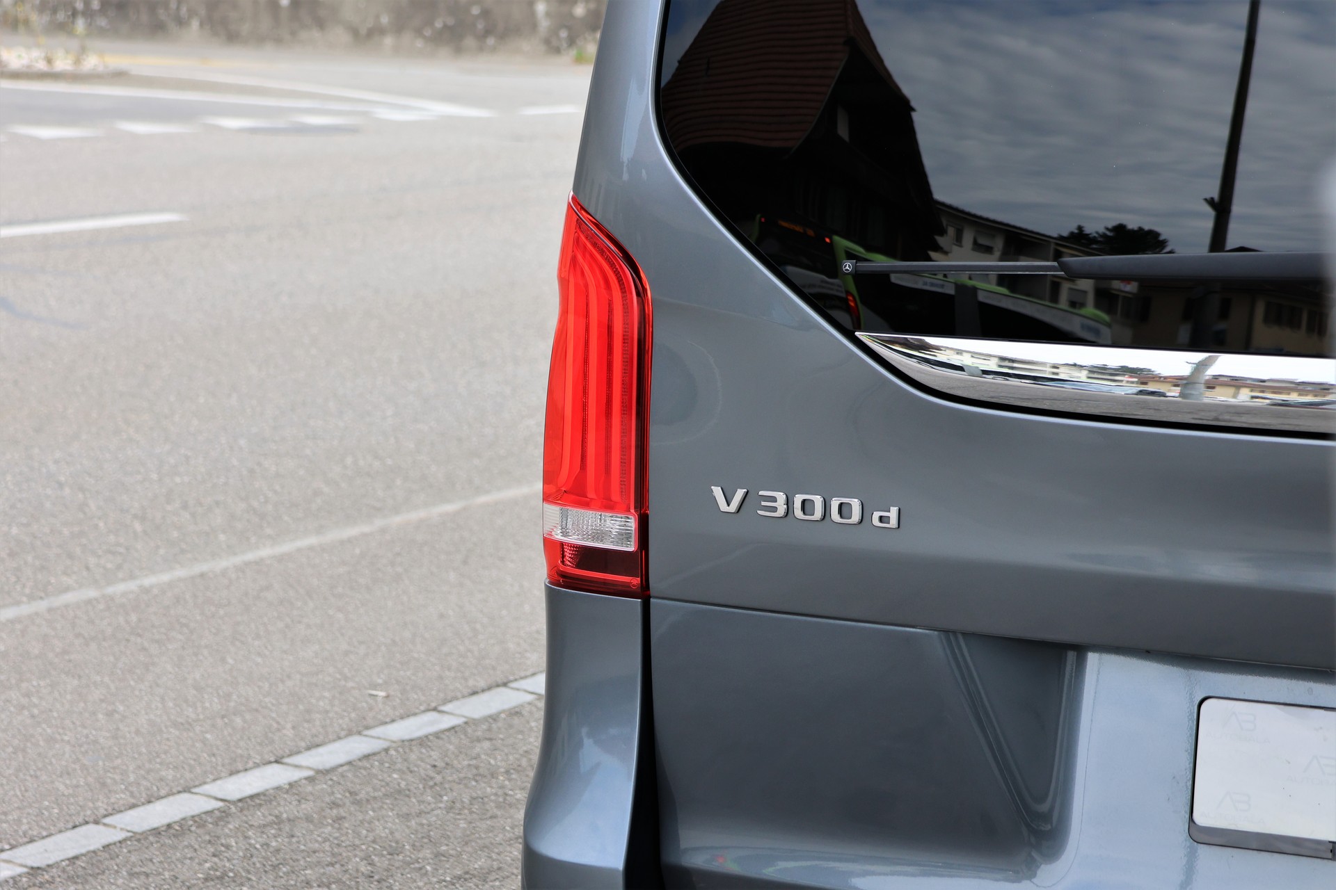 MERCEDES-BENZ V 300 d extralang Avantgarde 4Matic 9G-Tronic (CH)-image-5