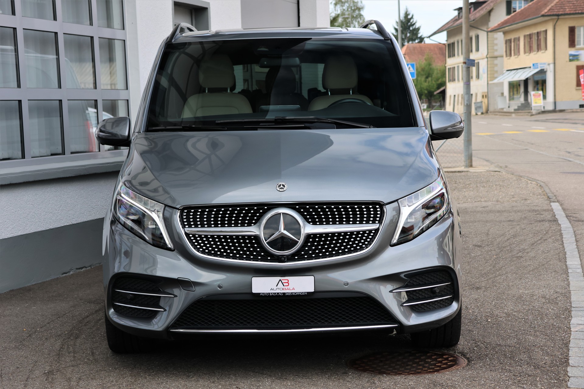 MERCEDES-BENZ V 300 d extralang Avantgarde 4Matic 9G-Tronic (CH)-image-1