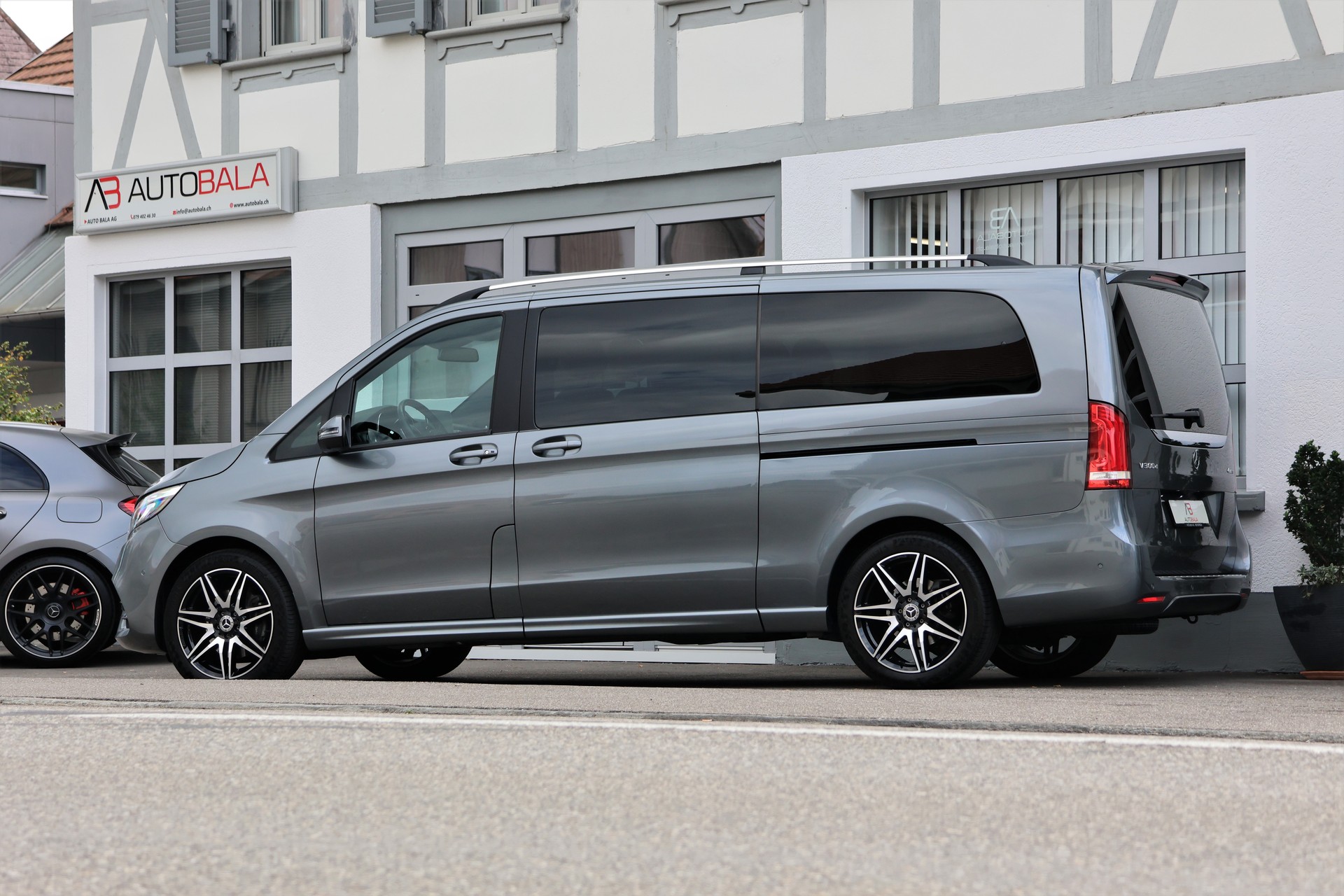 MERCEDES-BENZ V 300 d extralang Avantgarde 4Matic 9G-Tronic (CH)-image-3