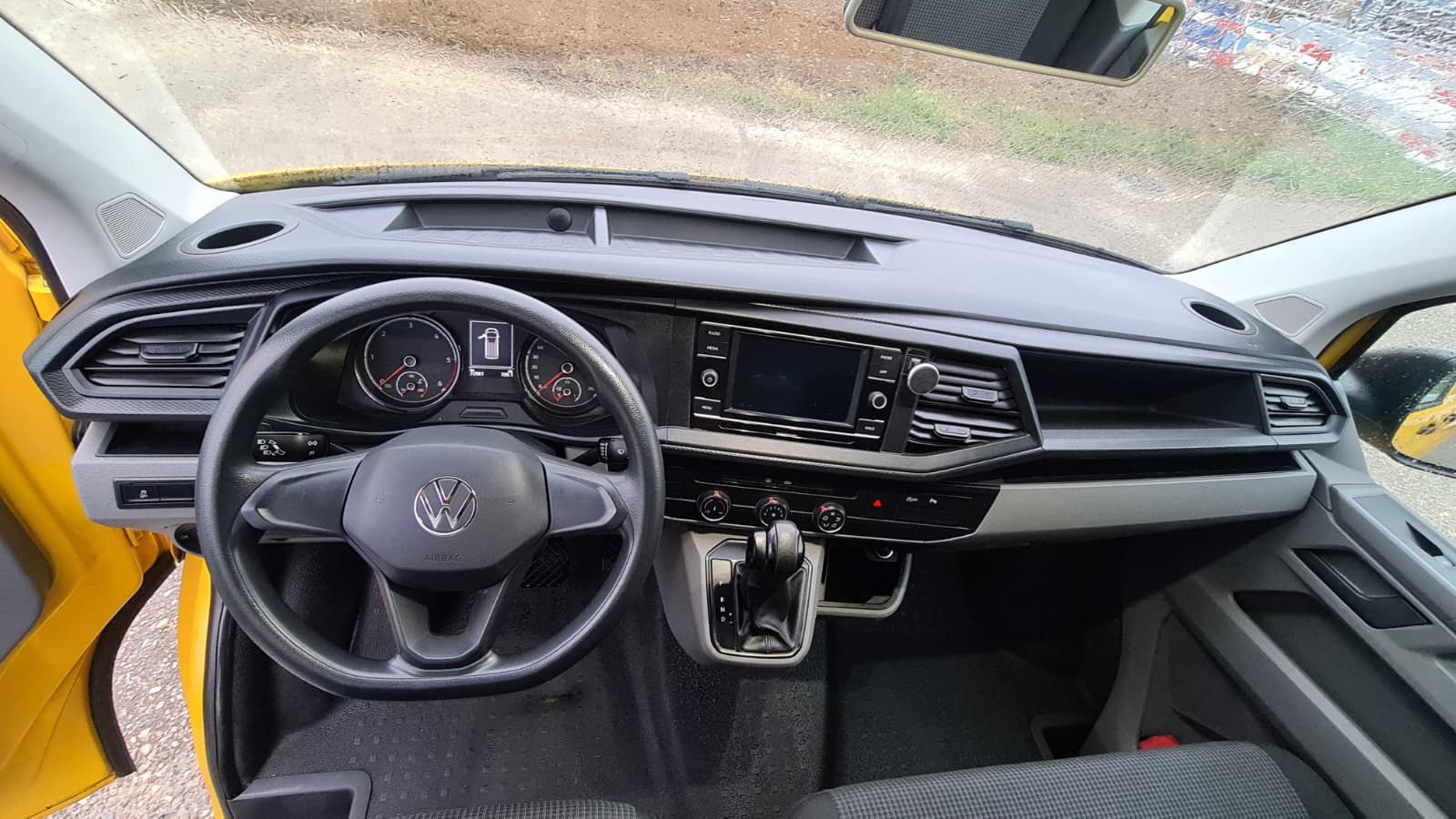 VW T6.1 2.0 TDI 4Motion DSG ** 3-Plätzer ** PDC V+H ** Anh-Kupplung ** Klimaanlage ** Frisch Ab MFK & Service **-image-16