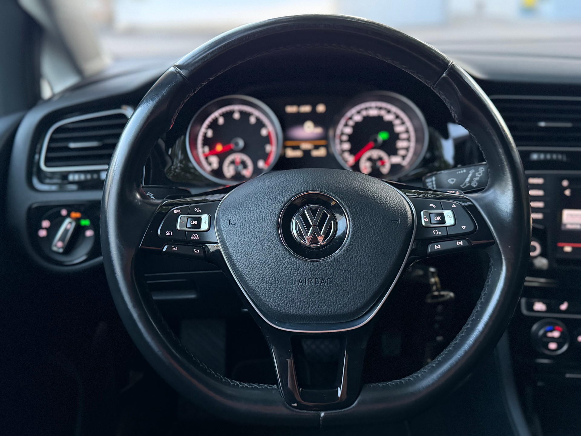VW Golf 1.4 TSI Highline DSG-image-22