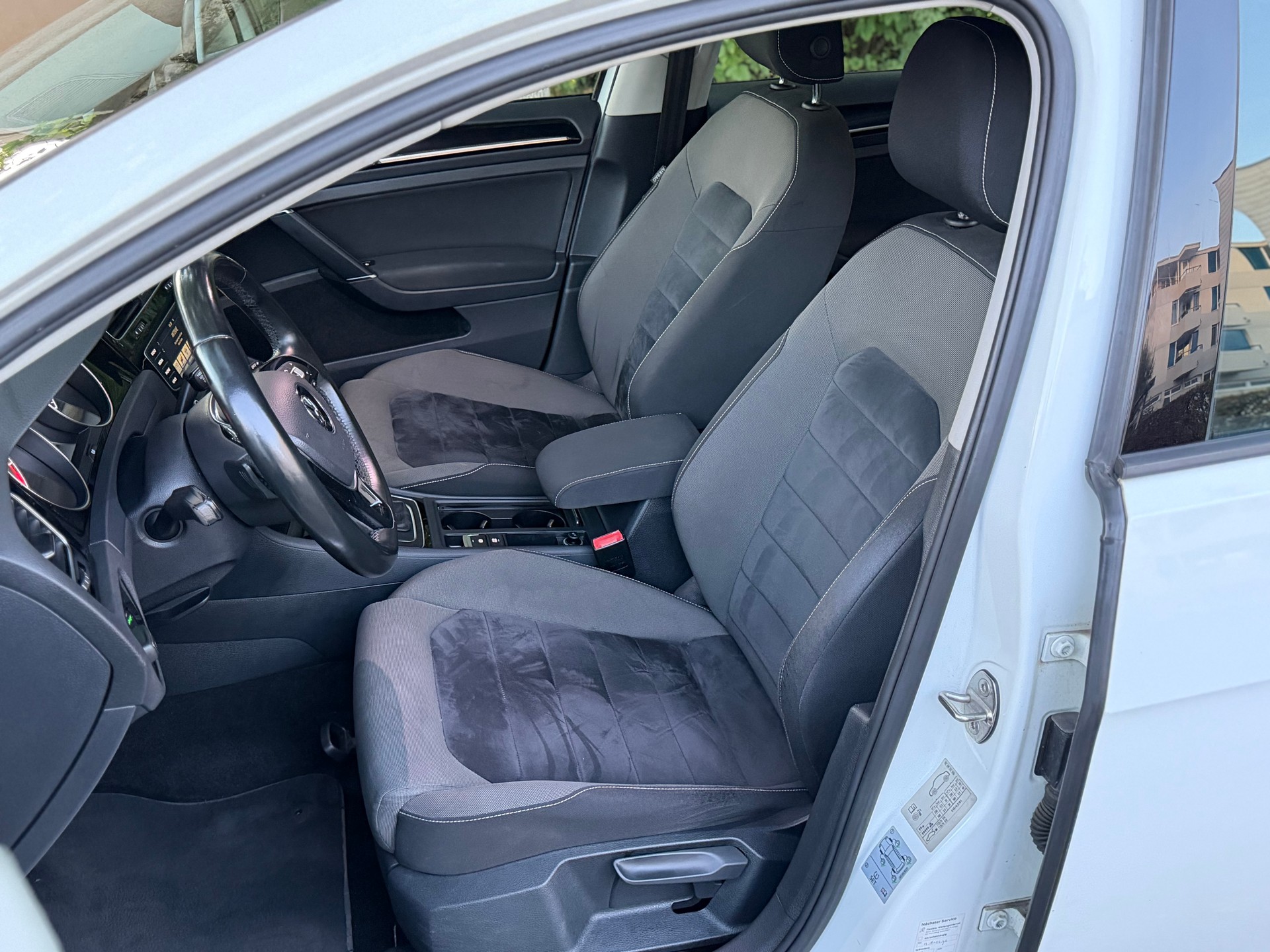 VW Golf 1.4 TSI Highline DSG-image-19