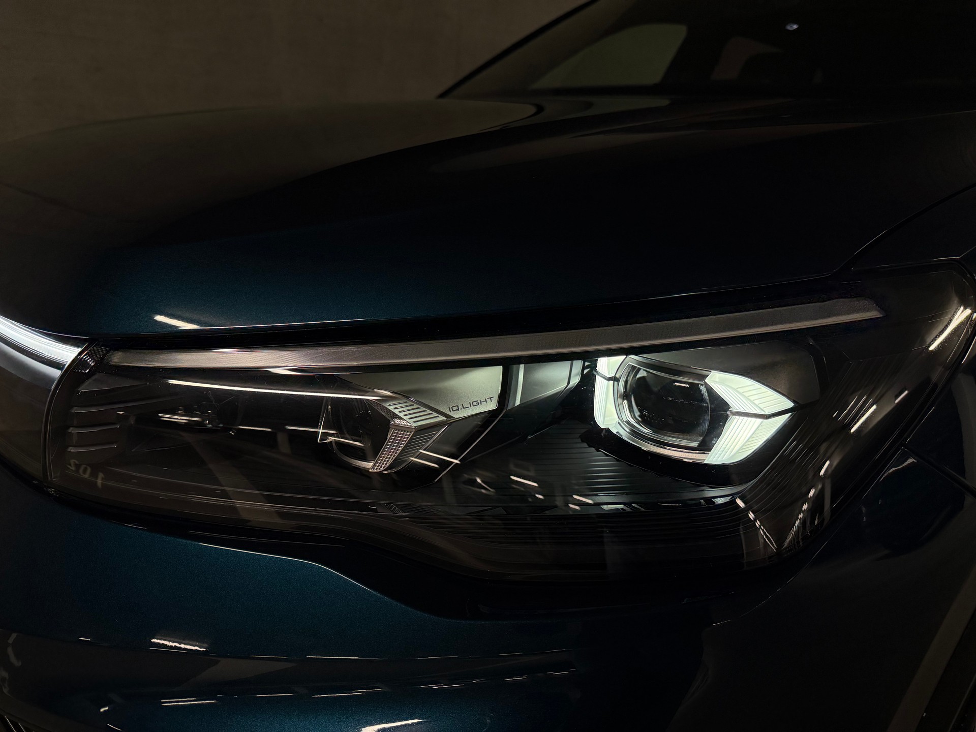 VW Tiguan 2.0 TSI R-Line DSG 4motion-image-6