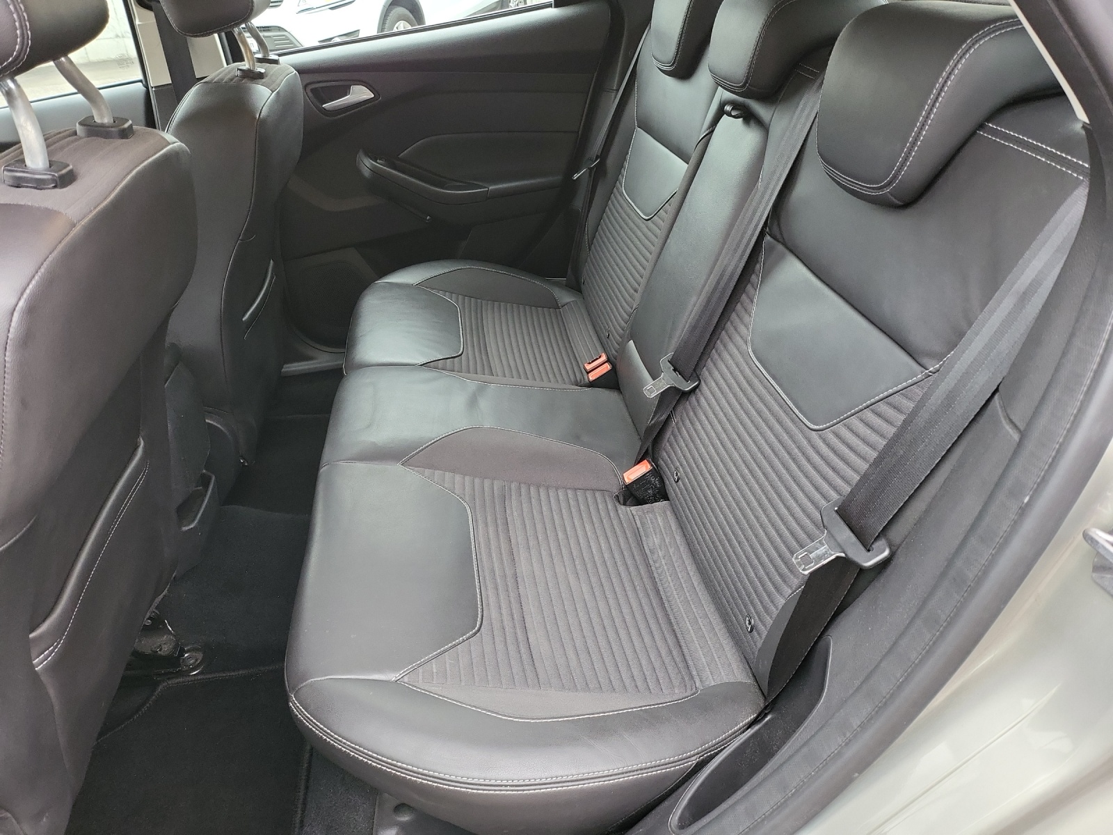 FORD Focus 1.0i EcoB 125 Titanium-image-10