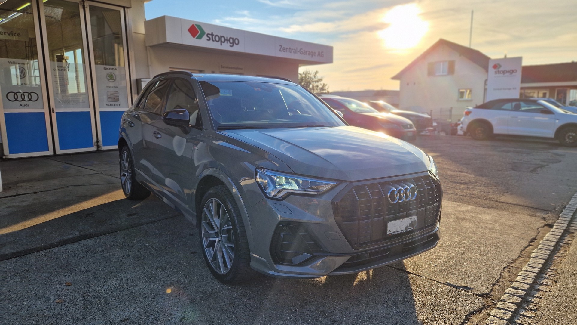 AUDI Q3 45 TFSI e S line S-tronic-image-0