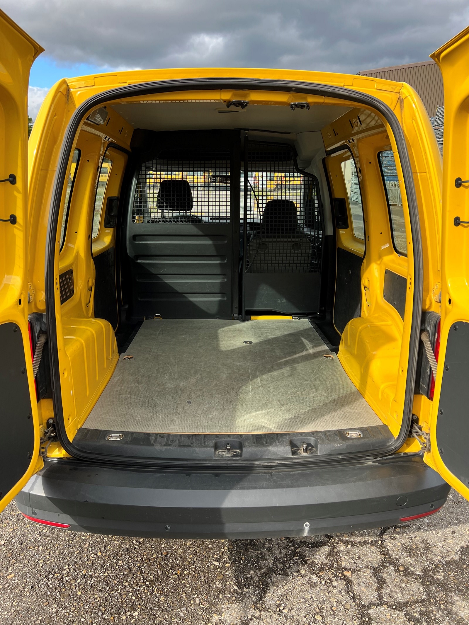 VW CADDY 4 2.0D 4 MOTION-image-5