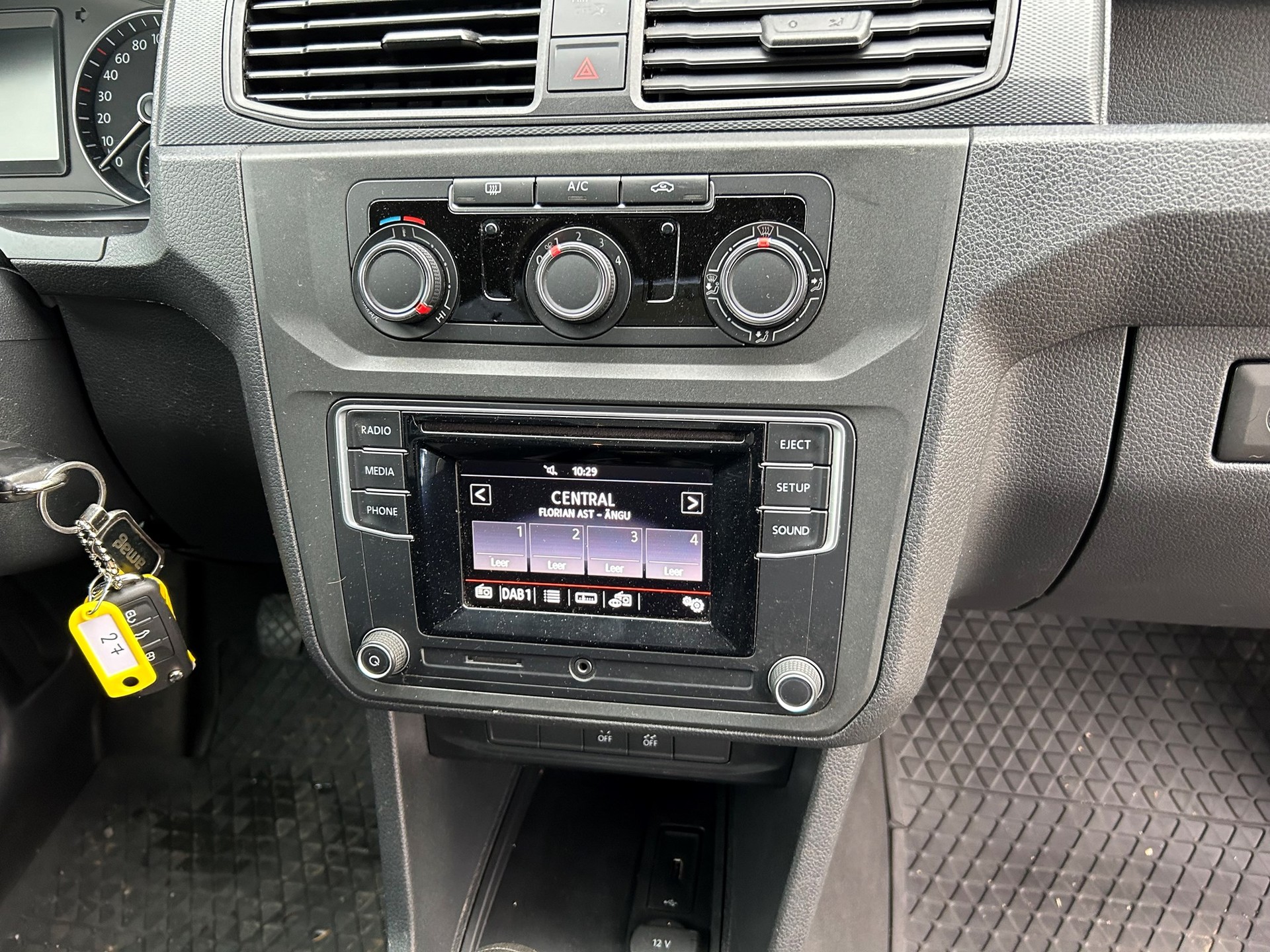 VW Caddy Maxi 2.0TDI BlueMotion Technology-image-7