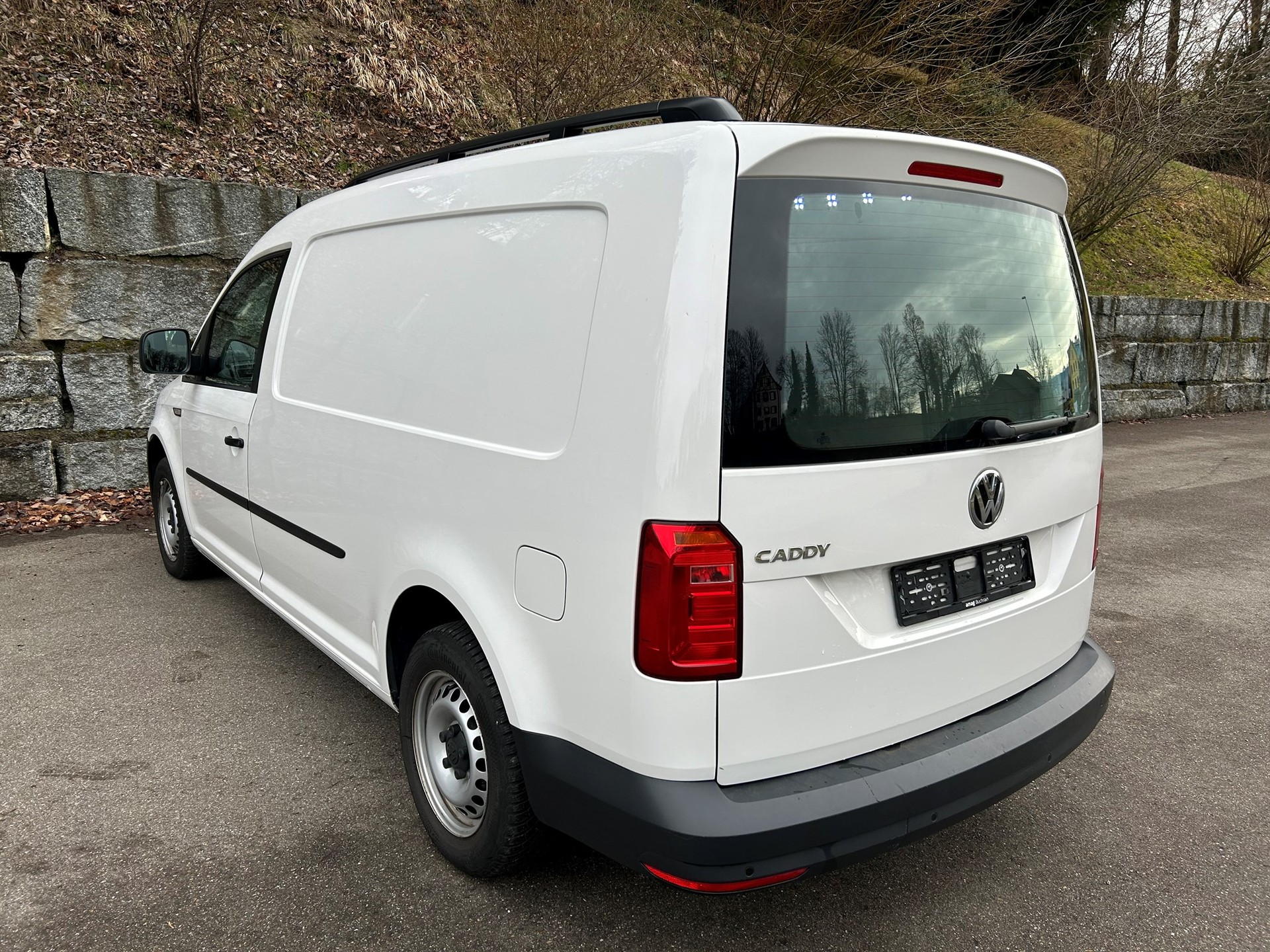 VW Caddy Maxi 2.0TDI BlueMotion Technology-image-4