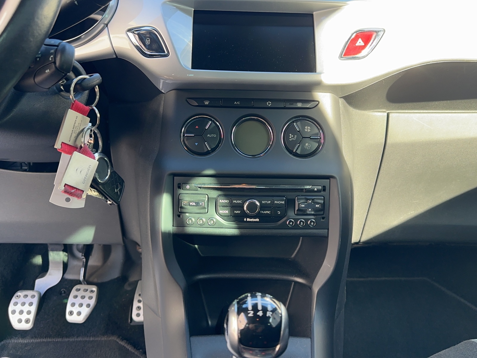 DS AUTOMOBILES DS3 1.2 VTi SO Chic-image-14