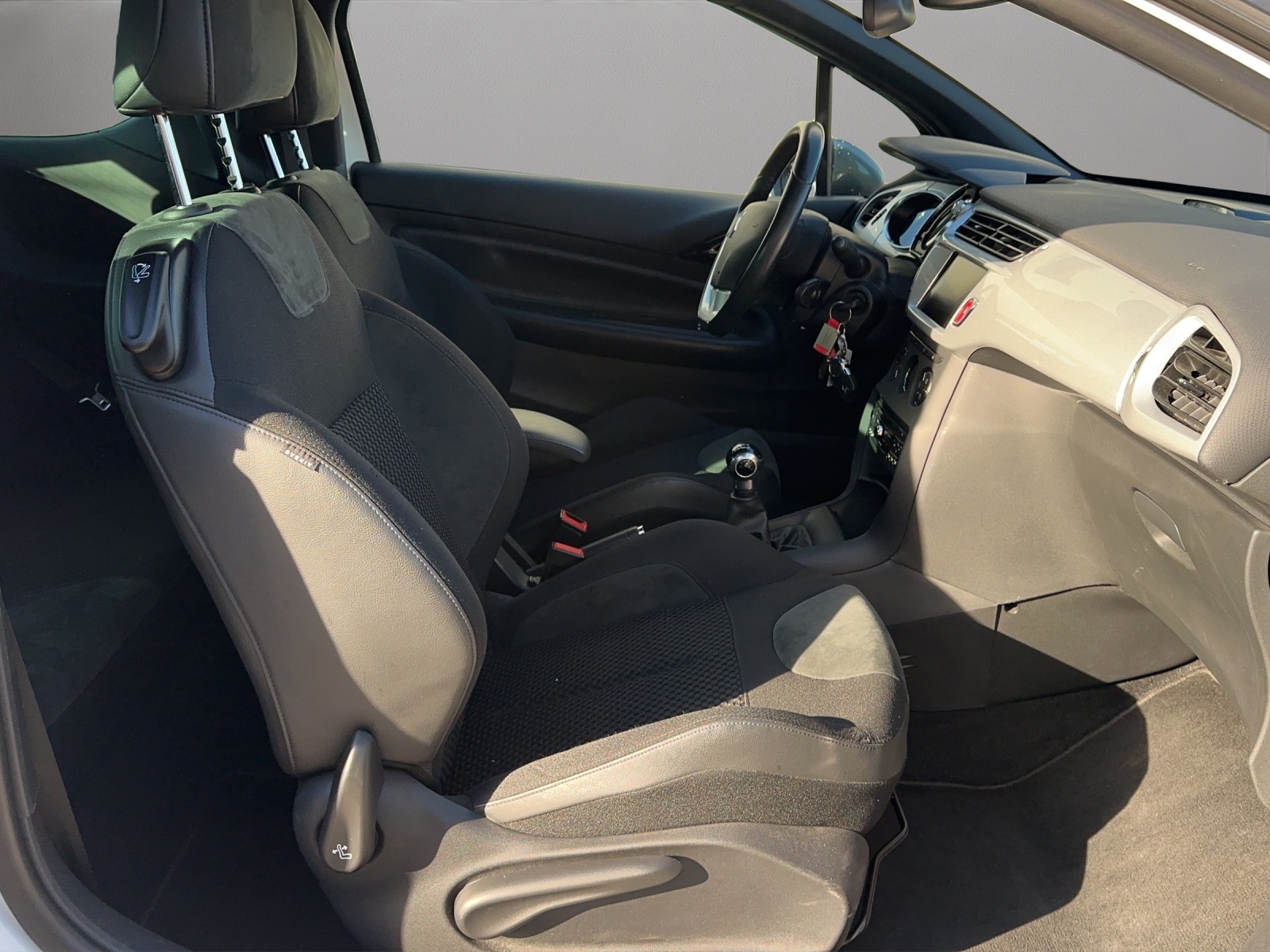 DS AUTOMOBILES DS3 1.2 VTi SO Chic-image-16