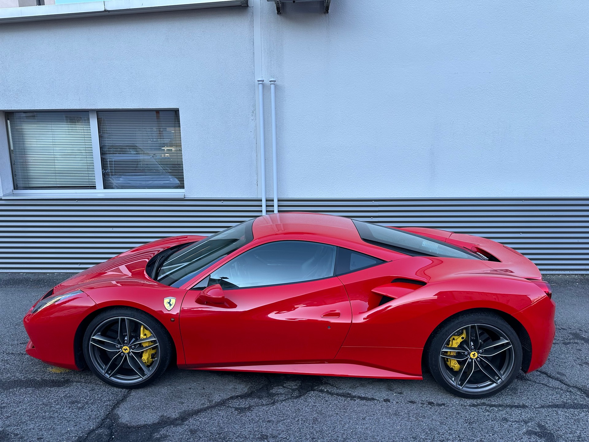 FERRARI 488 GTB 3.9 V8-image-2