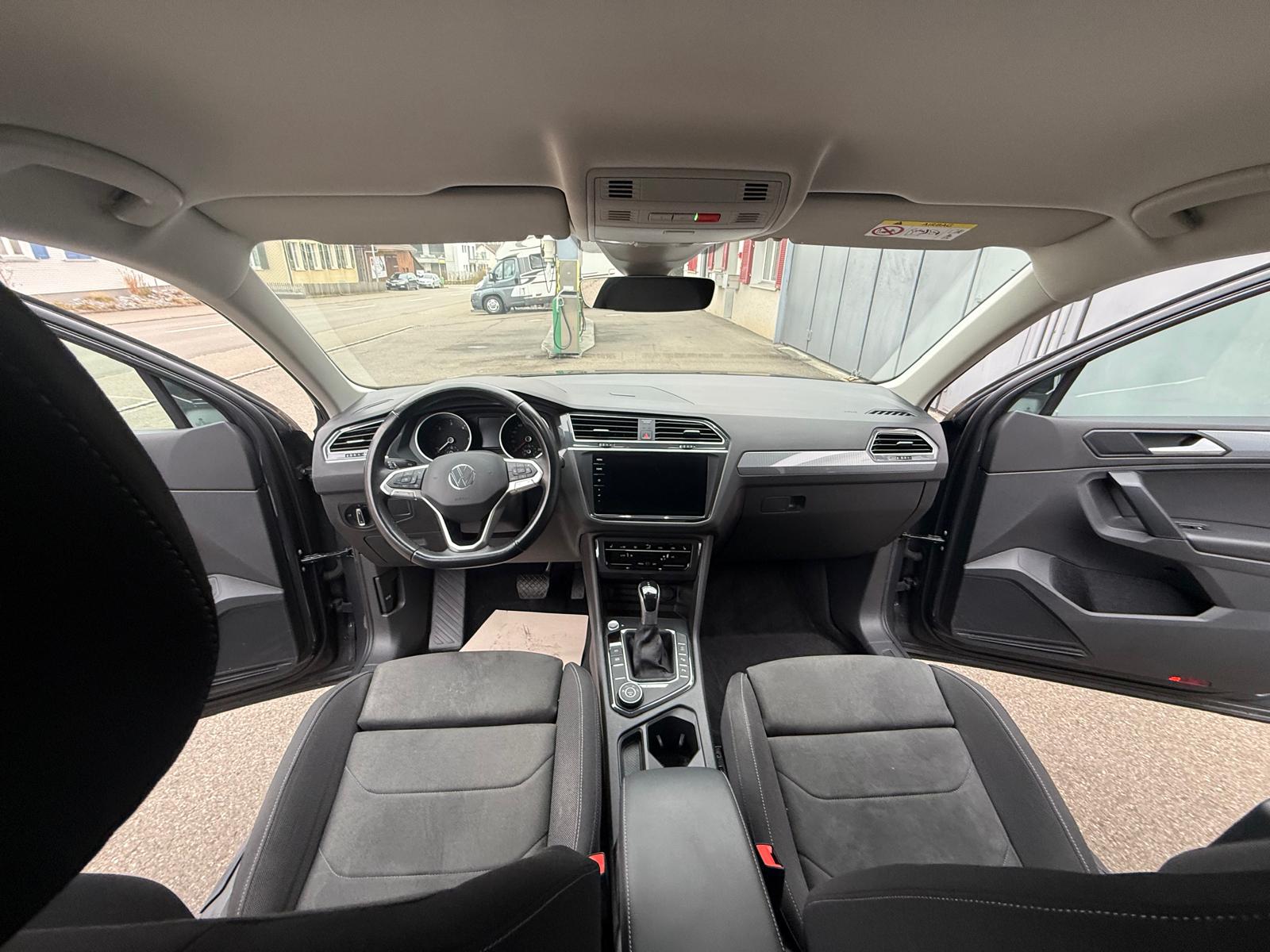 VW Tiguan 2.0 TDI SCR Life 4Motion DSG-image-11
