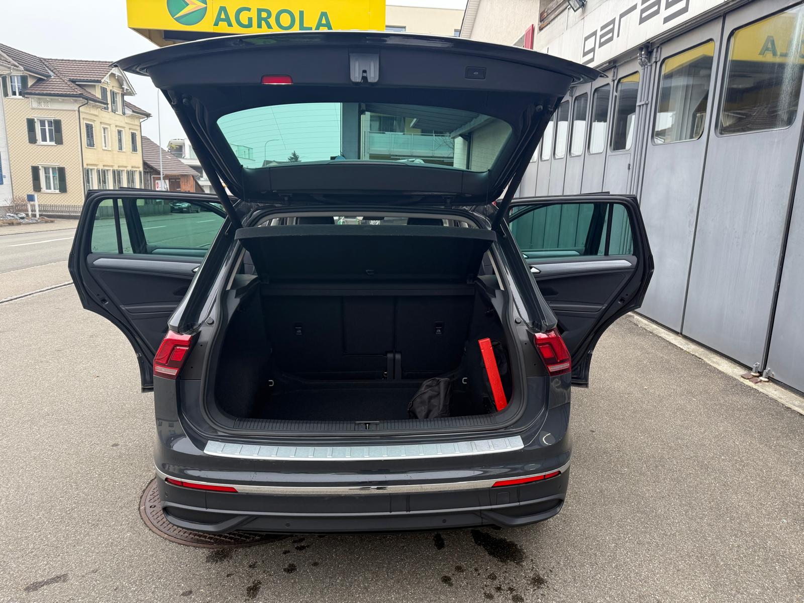 VW Tiguan 2.0 TDI SCR Life 4Motion DSG-image-9