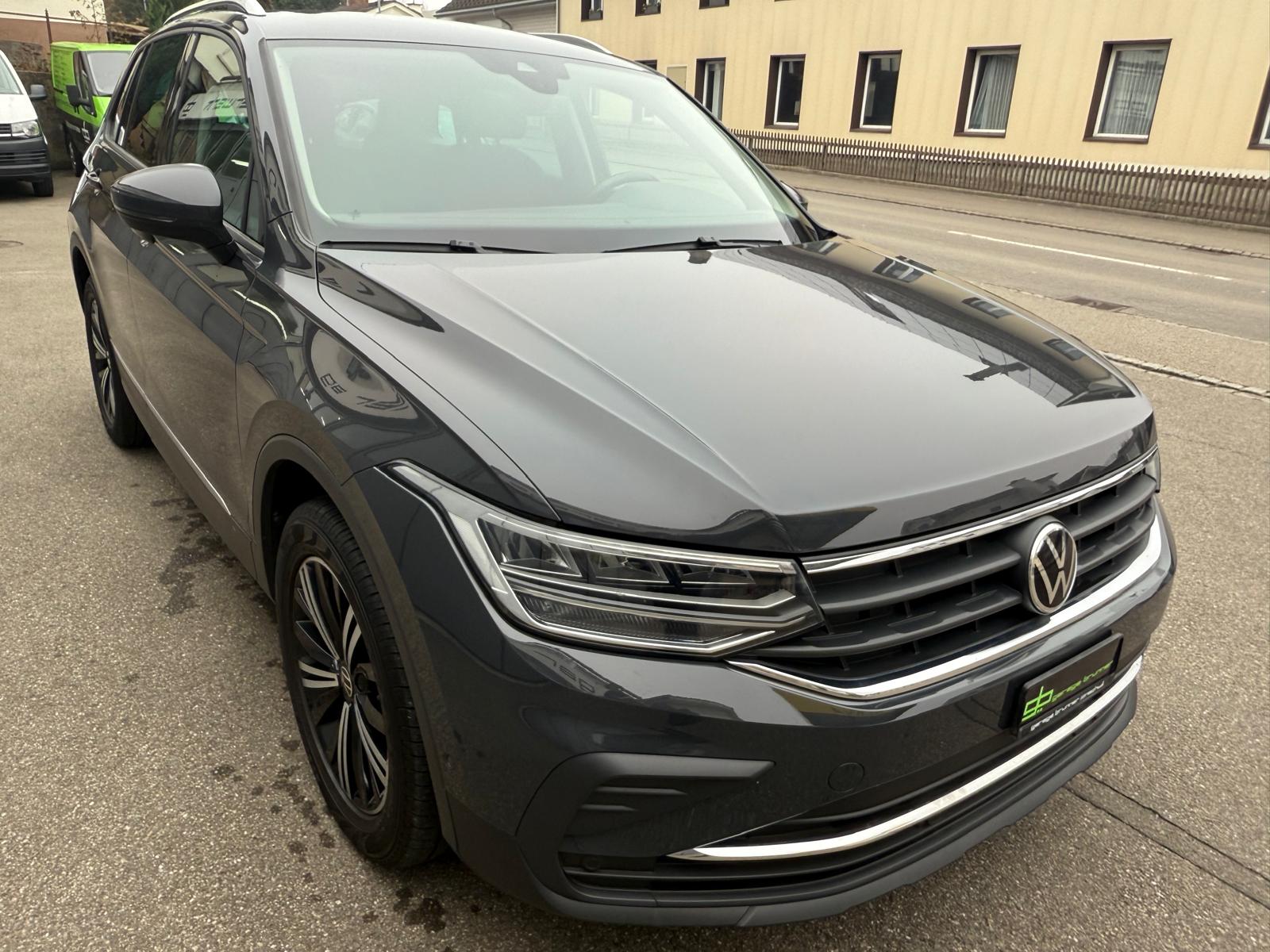 VW Tiguan 2.0 TDI SCR Life 4Motion DSG-image-2