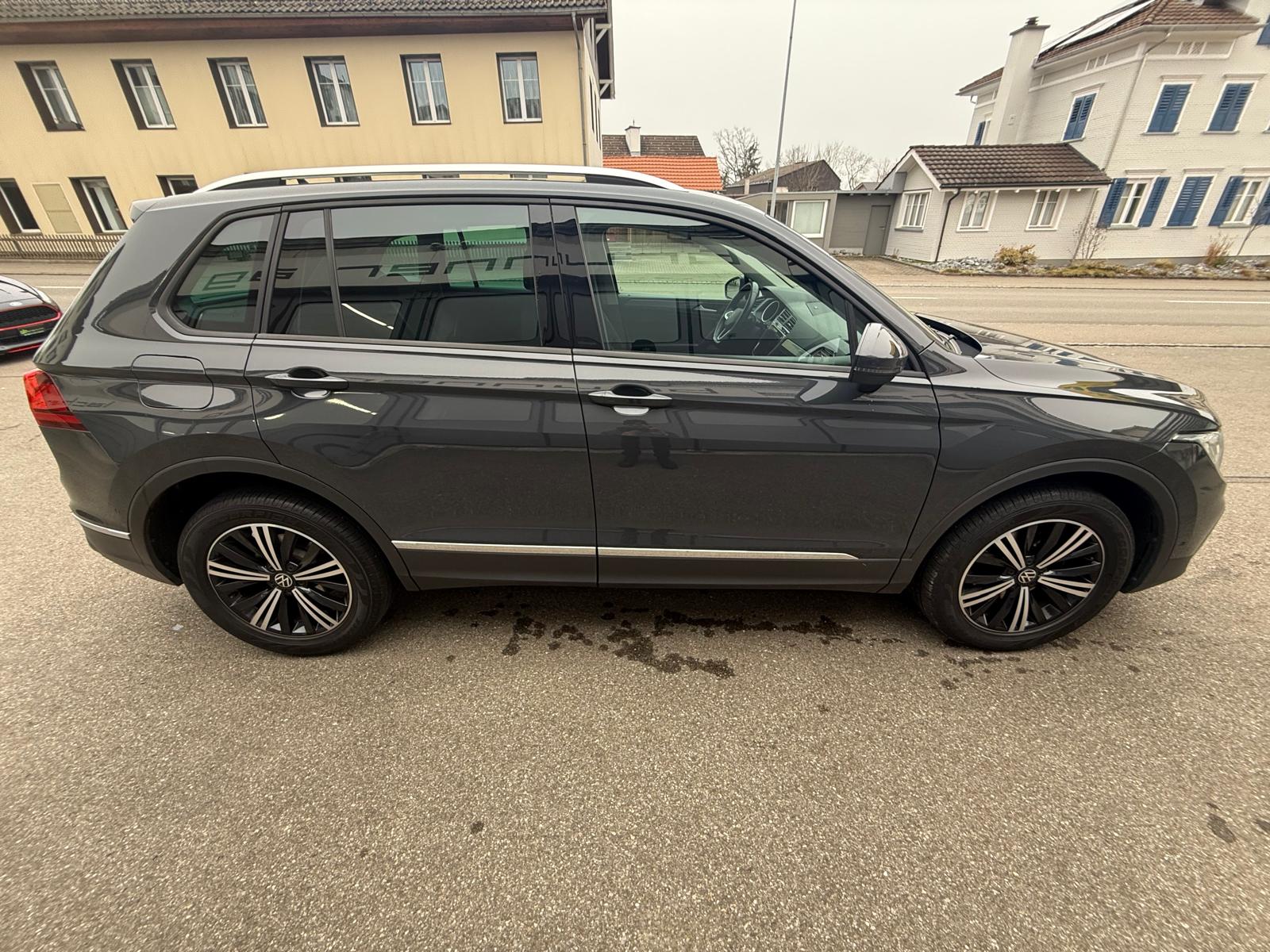VW Tiguan 2.0 TDI SCR Life 4Motion DSG-image-4