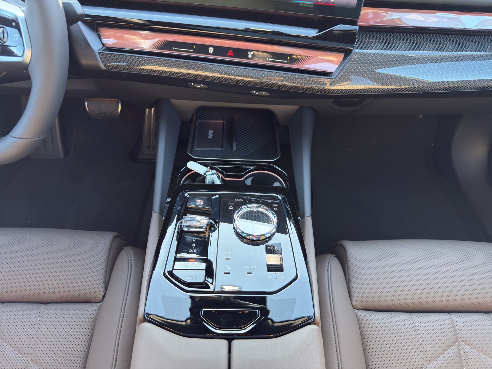 BMW 550e xDrive M Sport Pro Steptronic-image-12