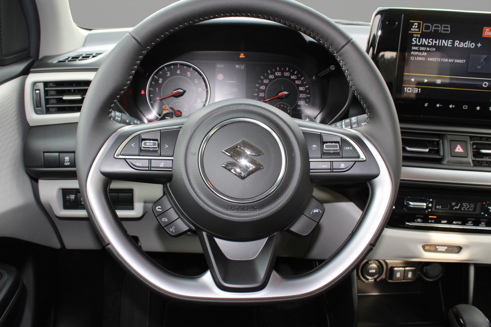 SUZUKI Swift 1.2 Dual-VVT Hybrid GLX CVT-image-7
