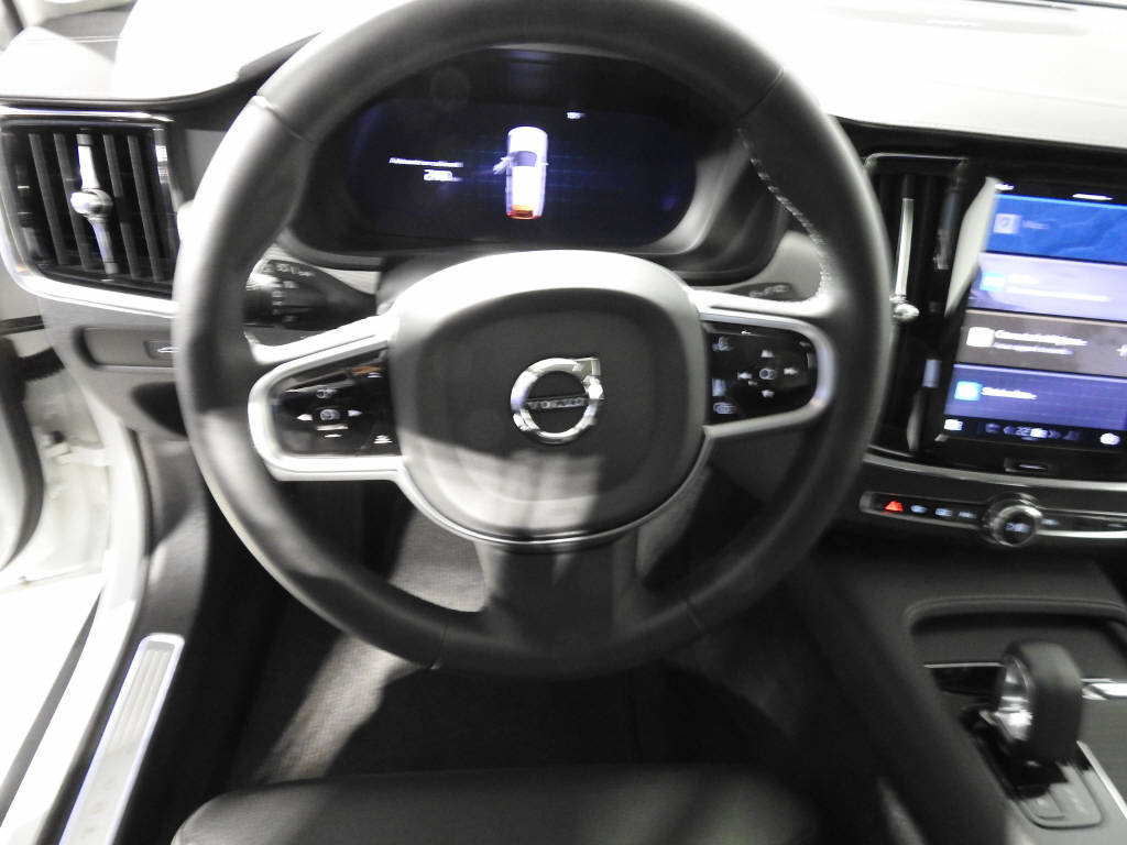 VOLVO V90 Cross Country 2.0 B5 Plus AWD-image-5