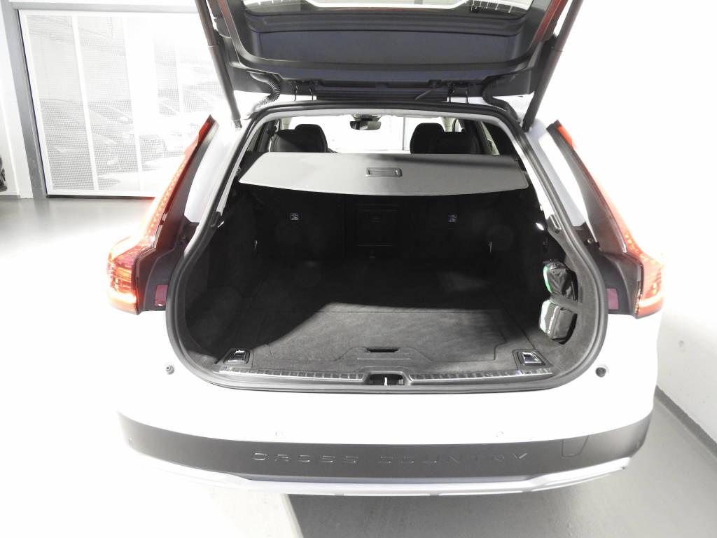VOLVO V90 Cross Country 2.0 B5 Plus AWD-image-9