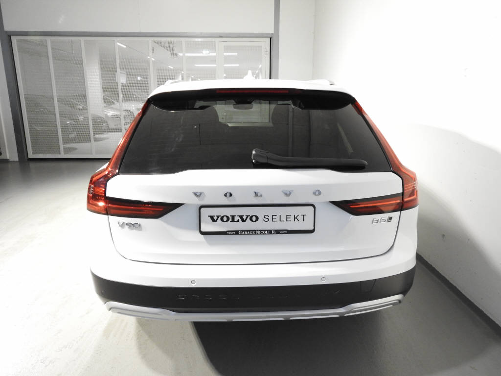 VOLVO V90 Cross Country 2.0 B5 Plus AWD-image-4
