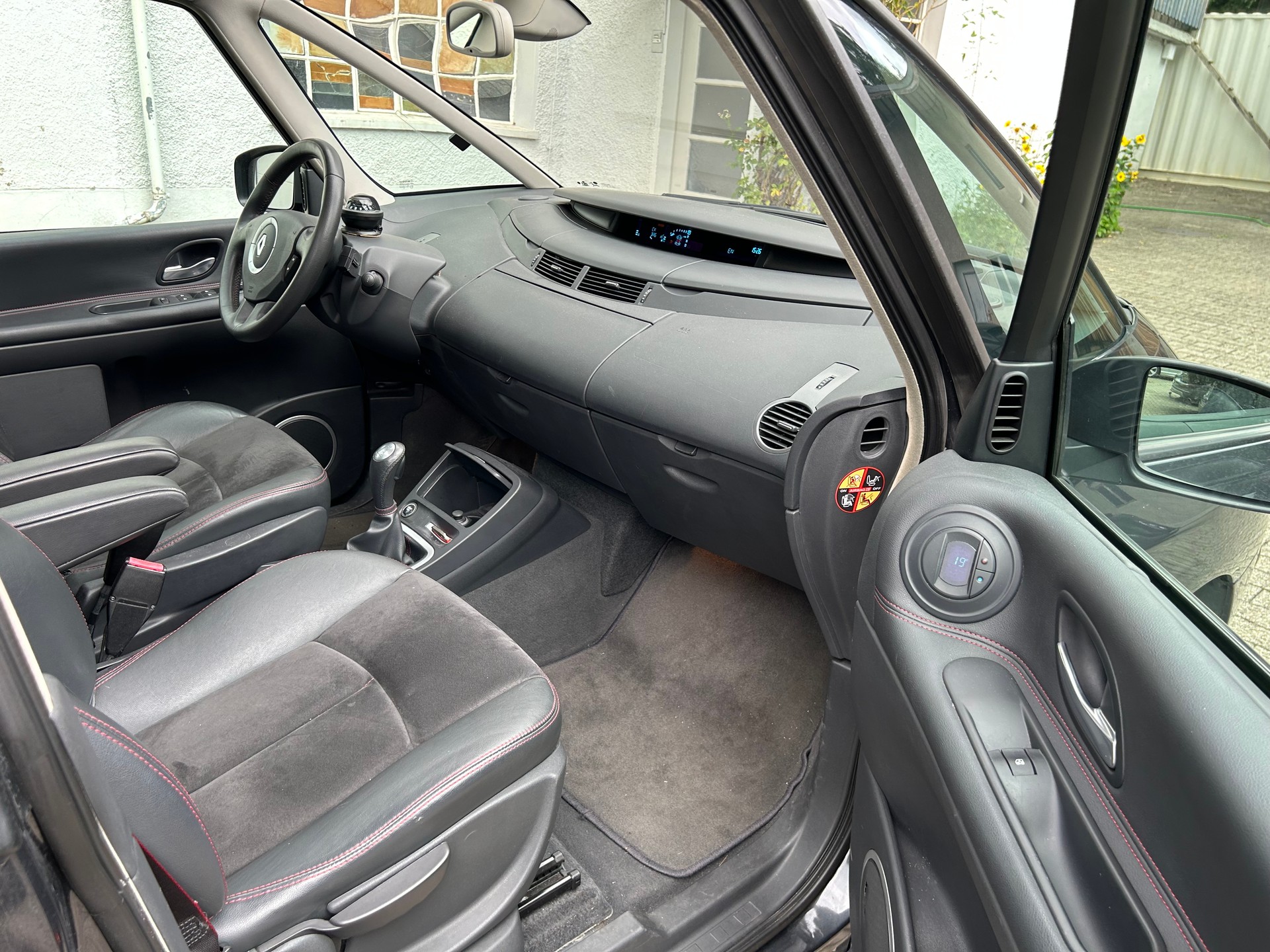 RENAULT Espace 2.0 dCi Swiss Edition Automatic-image-14