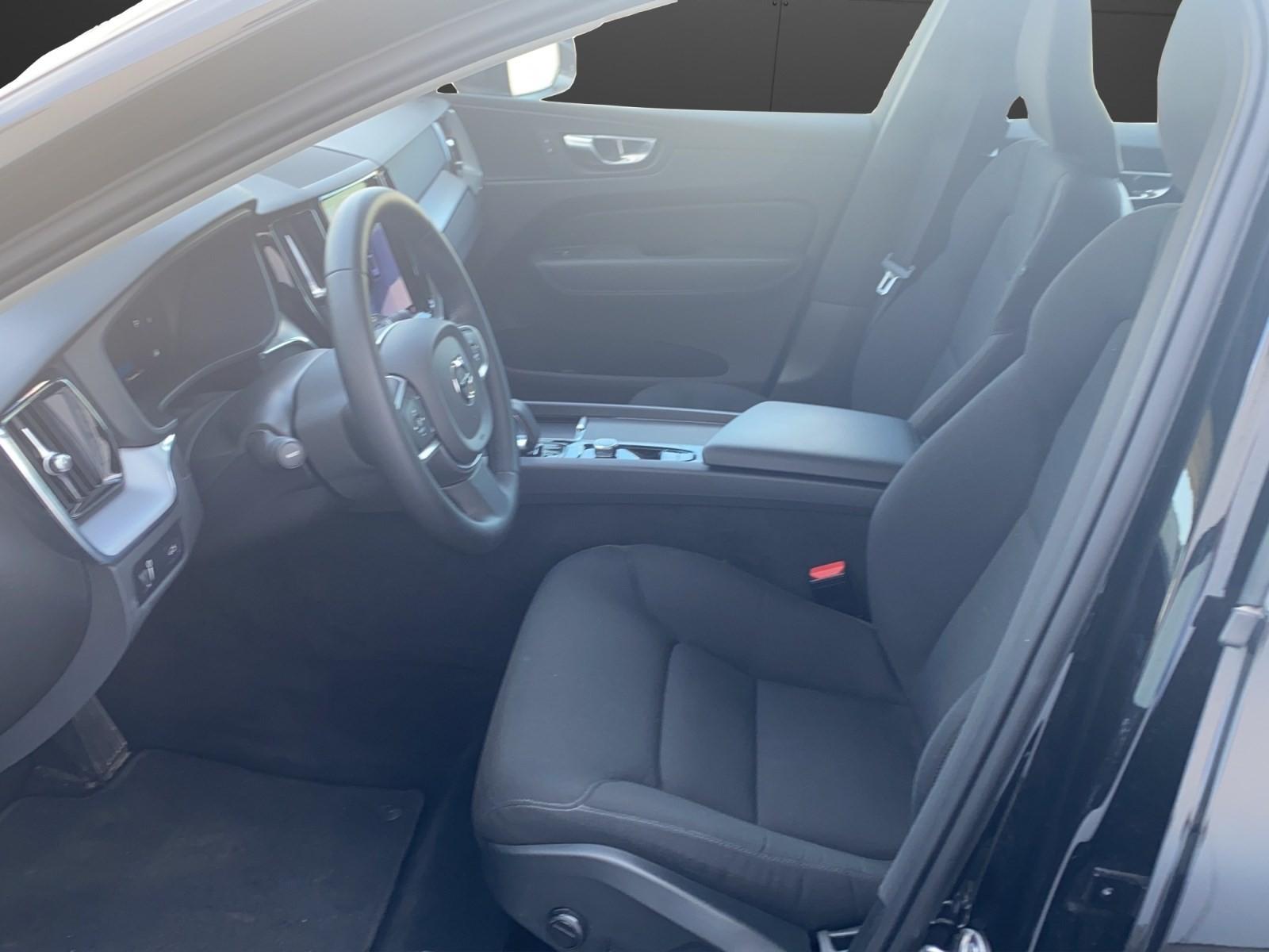 VOLVO XC60 2.0 B5 MH Momentum AWD-image-9