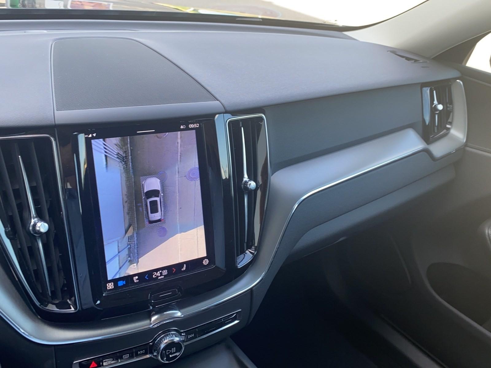 VOLVO XC60 2.0 B5 MH Momentum AWD-image-17