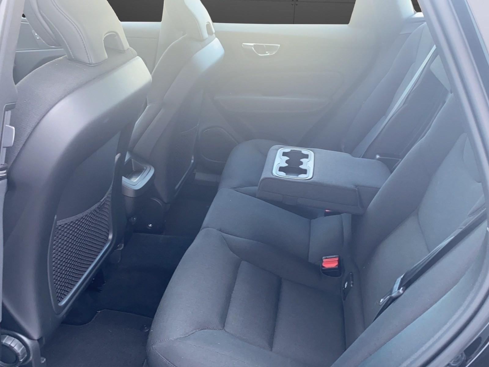 VOLVO XC60 2.0 B5 MH Momentum AWD-image-14