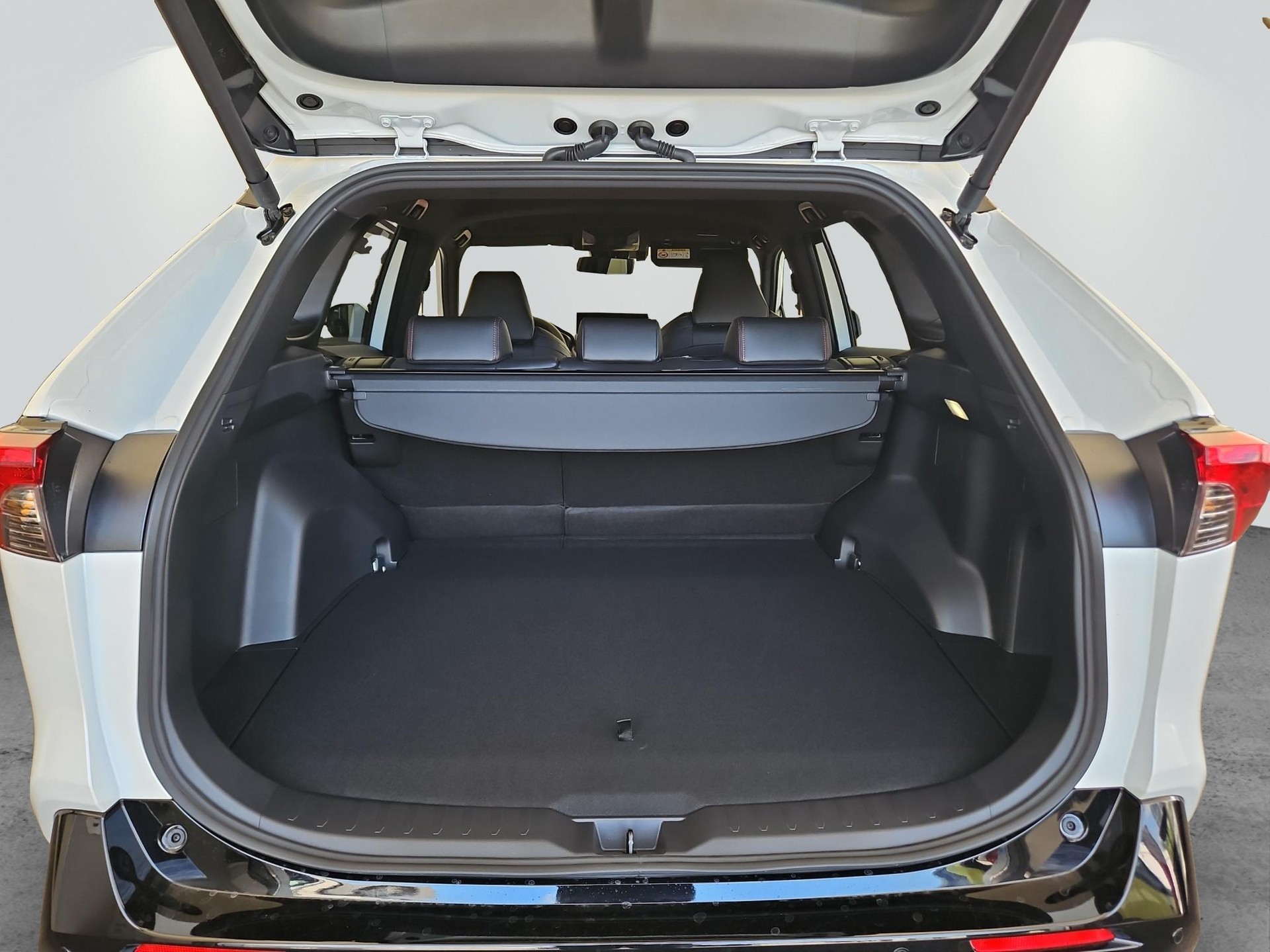 TOYOTA RAV4 2.5 Plug-In-Hybrid Premium-image-13