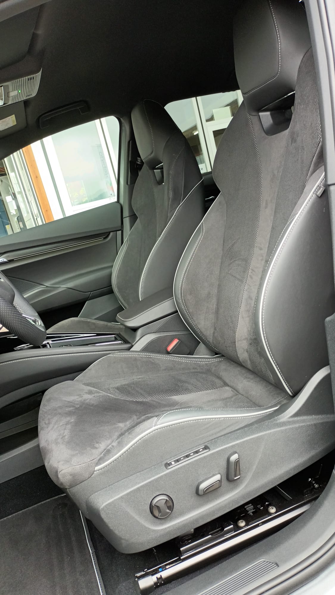 SKODA Enyaq iV 80 SportLine-image-14