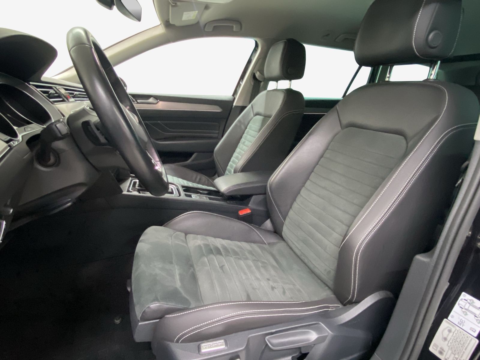 VW Passat 2.0 TDI BMT Elegance 4Motion DSG-image-7