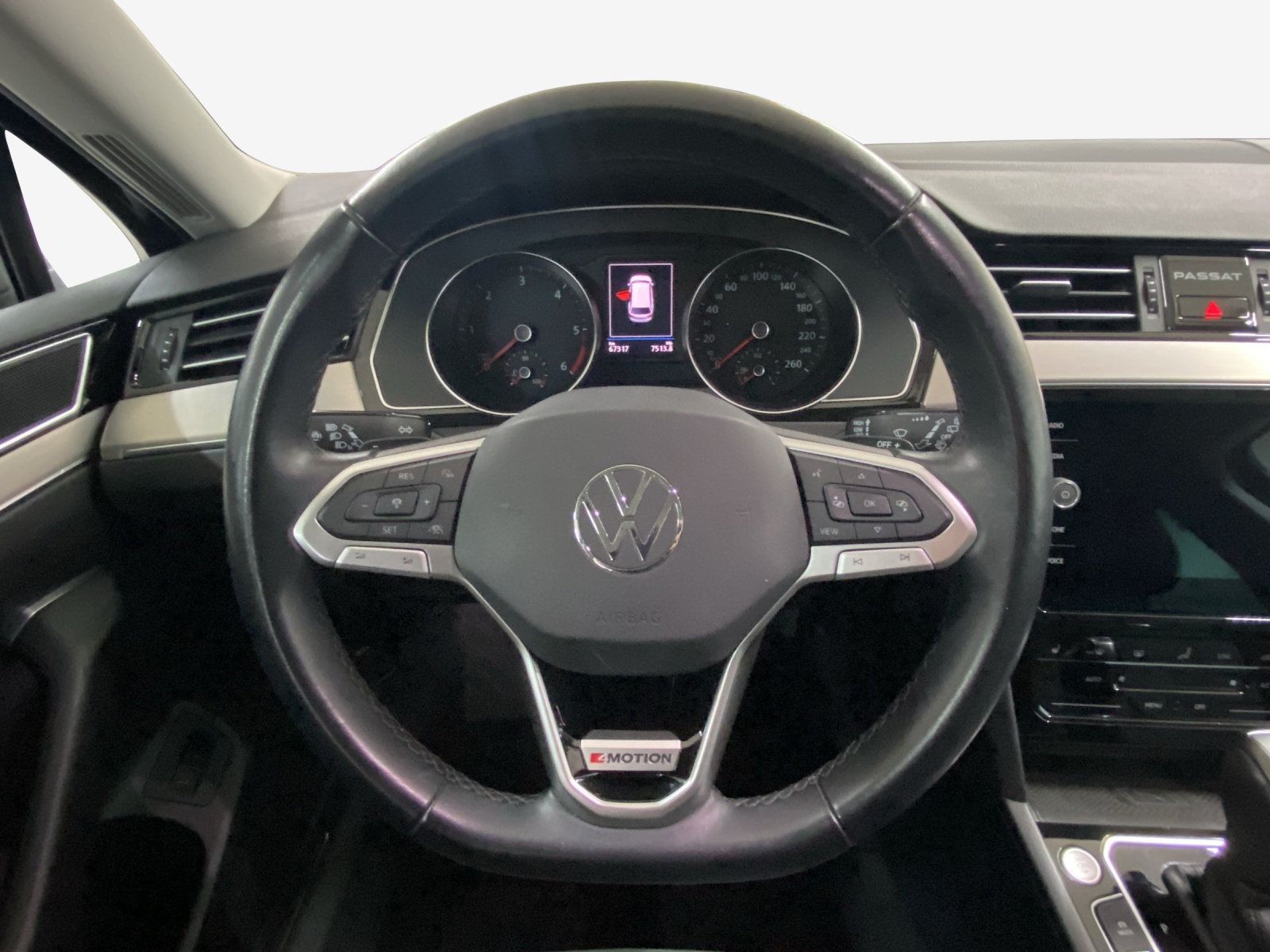 VW Passat 2.0 TDI BMT Elegance 4Motion DSG-image-9