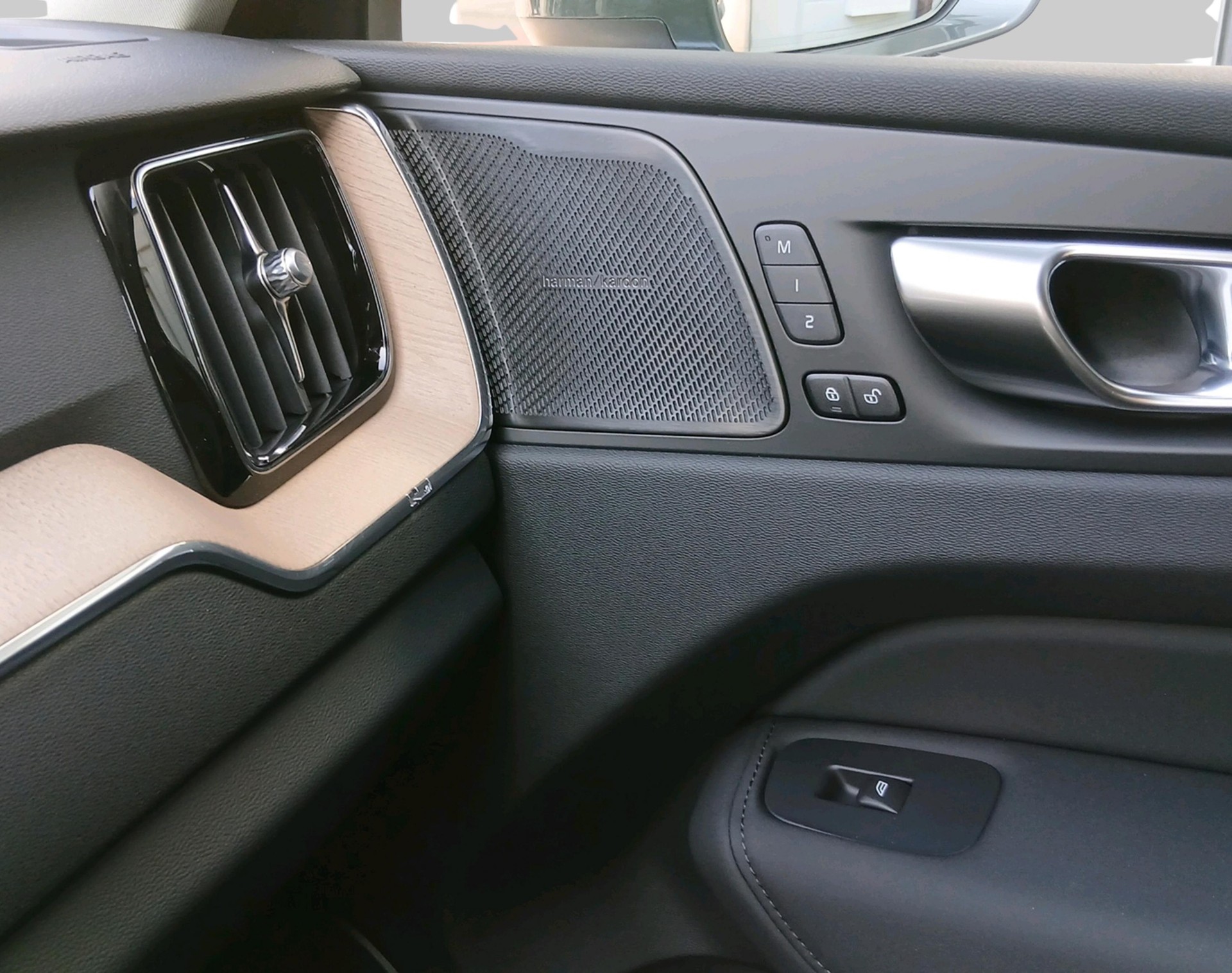 VOLVO XC60 2.0 T6 TE Plus Bright eAW-image-16