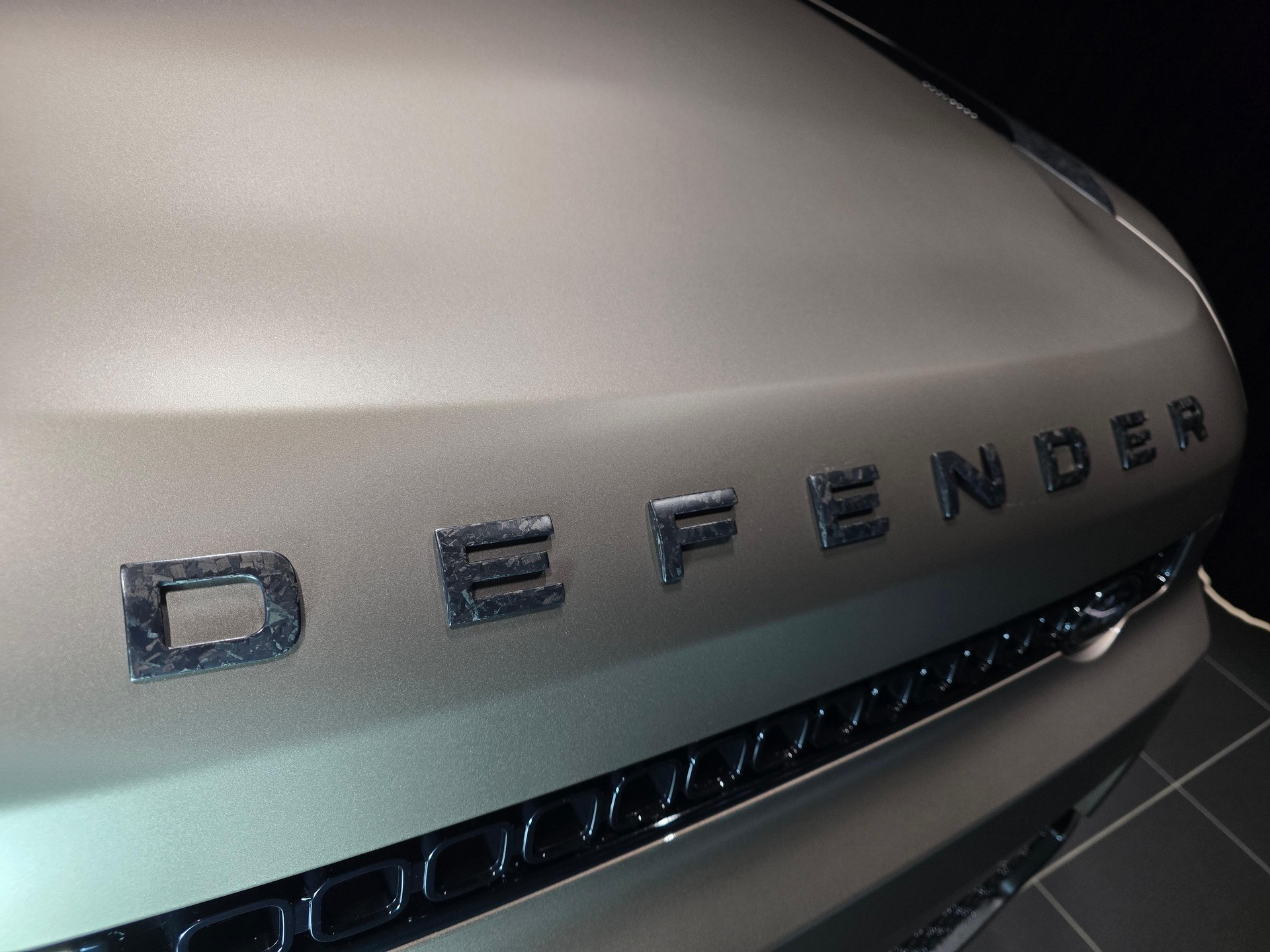 LAND ROVER Defender 110 4.4 V8 Octa-image-5