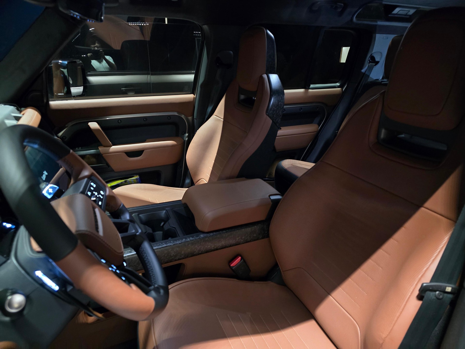 LAND ROVER Defender 110 4.4 V8 Octa-image-10