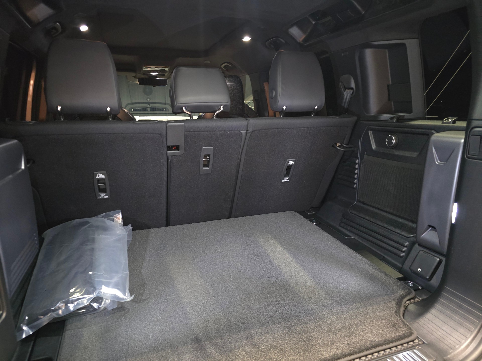 LAND ROVER Defender 110 4.4 V8 Octa-image-6